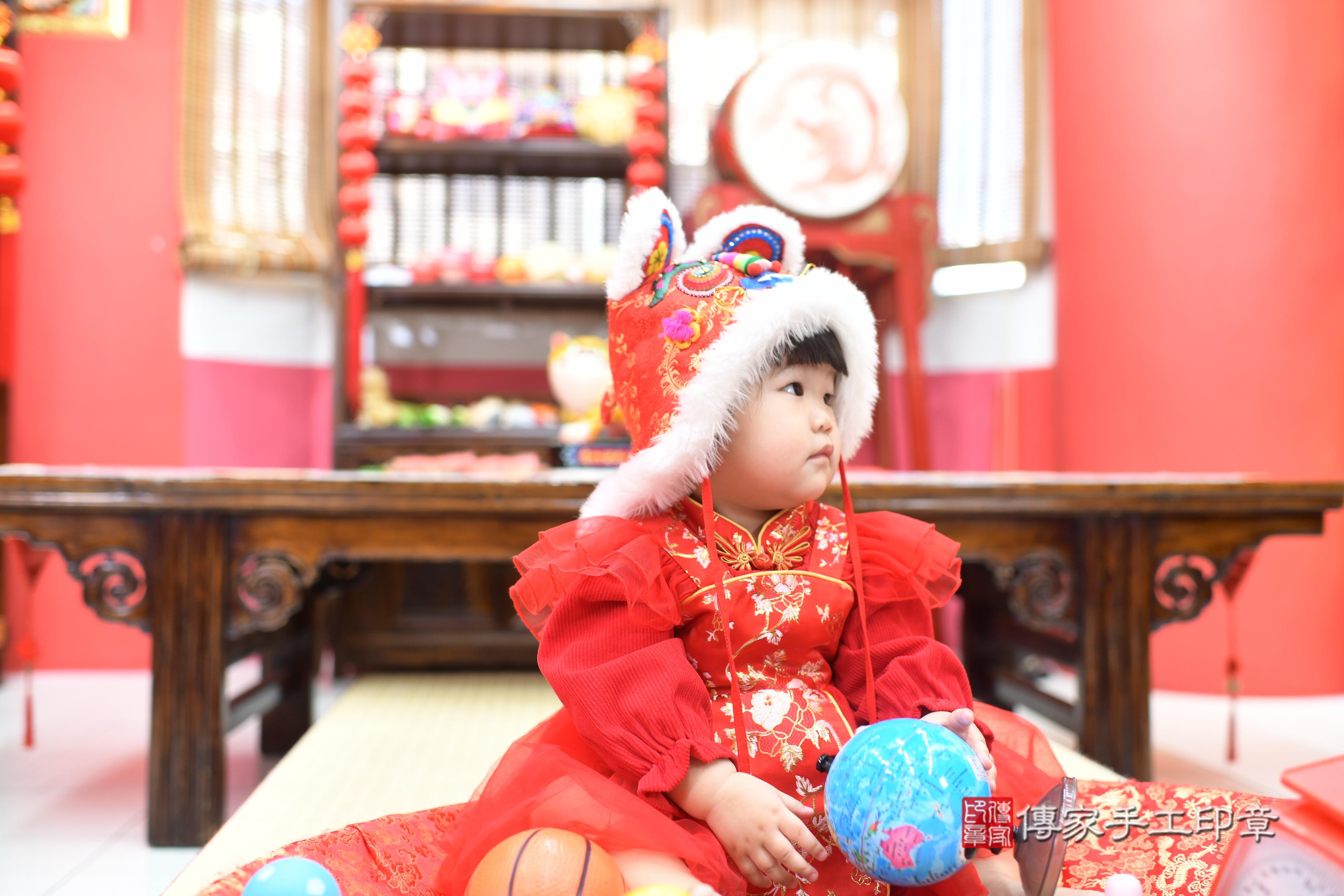 傳家手工印章高雄店、抓周、度脺、中國風會場、傳家嬰兒古禮、吉祥話、抓周道具物品24種、拍照。抓周證書。寶寶抓周、滿周歲、生日快樂、祝福 傳家手工印章高雄店、抓周、度脺、中國風會場、傳家嬰兒古禮、吉祥話、抓周道具物品24種、拍照。抓周證書。寶寶抓周、滿周歲、生日快樂、祝福