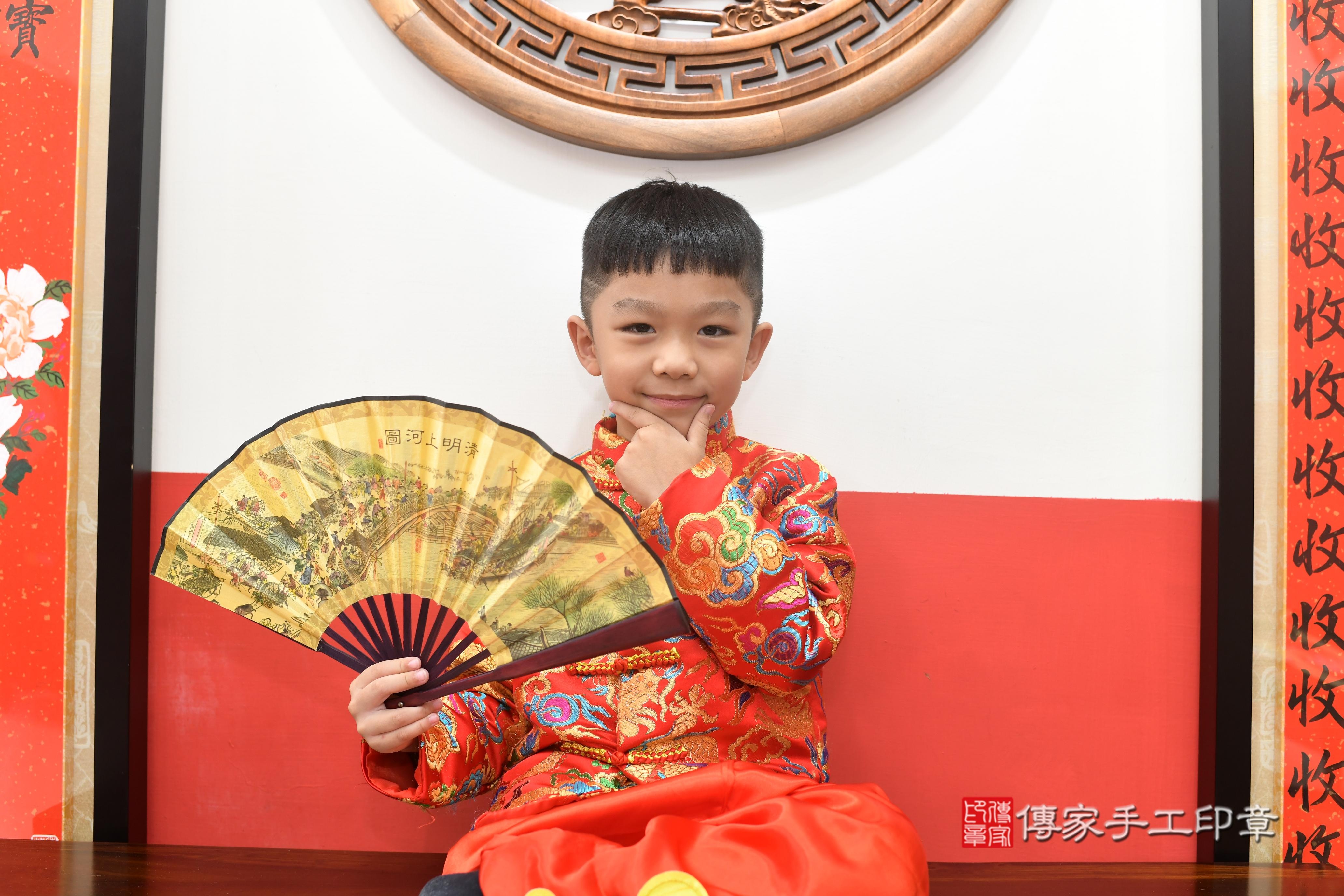 傳家手工印章高雄店、抓周、度脺、中國風會場、傳家嬰兒古禮、吉祥話、抓周道具物品24種、拍照。抓周證書。寶寶抓周、滿周歲、生日快樂、祝福 傳家手工印章高雄店、抓周、度脺、中國風會場、傳家嬰兒古禮、吉祥話、抓周道具物品24種、拍照。抓周證書。寶寶抓周、滿周歲、生日快樂、祝福