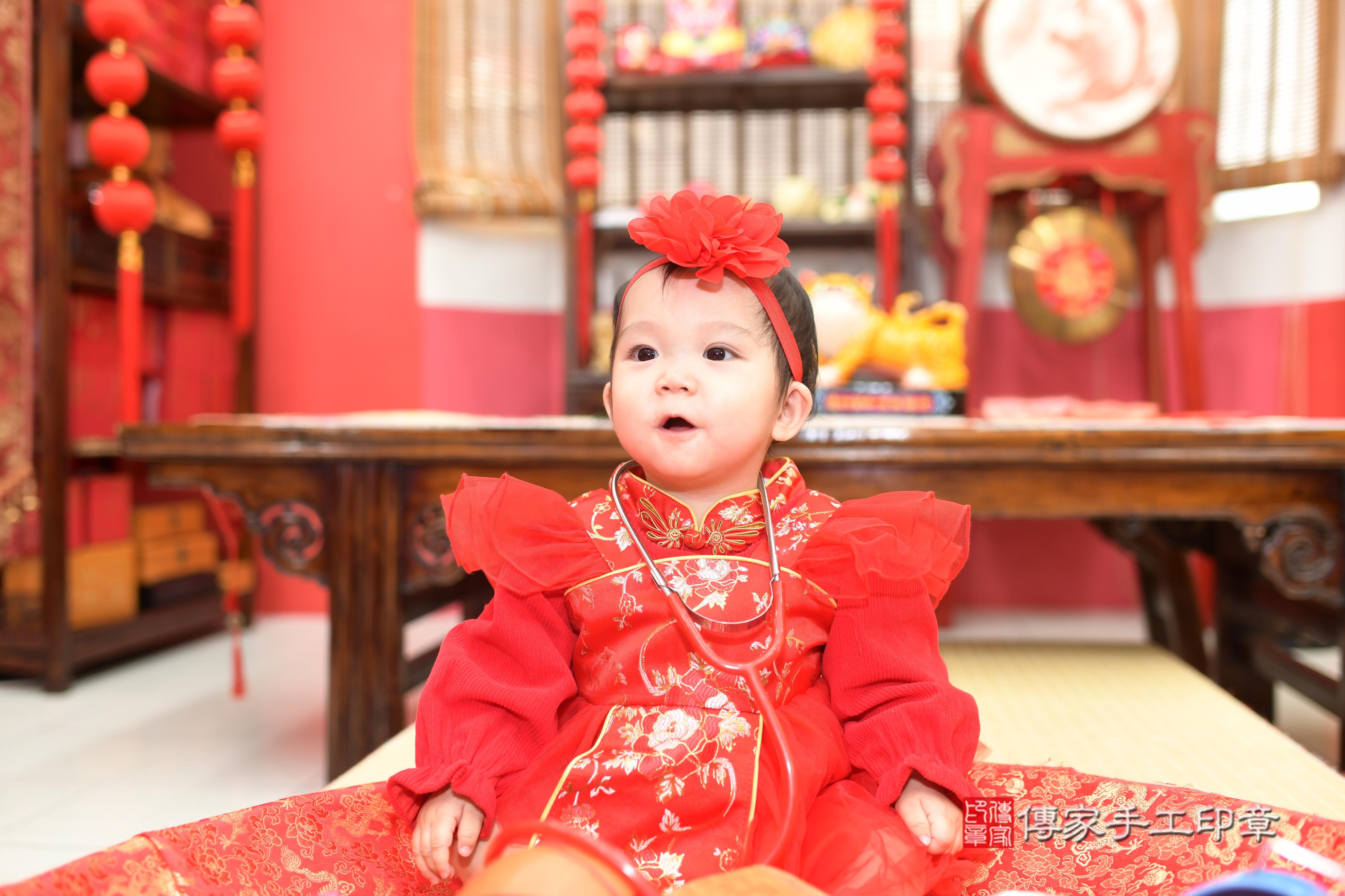 傳家手工印章高雄店、抓周、度脺、中國風會場、傳家嬰兒古禮、吉祥話、抓周道具物品24種、拍照。抓周證書。寶寶抓周、滿周歲、生日快樂、祝福 傳家手工印章高雄店、抓周、度脺、中國風會場、傳家嬰兒古禮、吉祥話、抓周道具物品24種、拍照。抓周證書。寶寶抓周、滿周歲、生日快樂、祝福