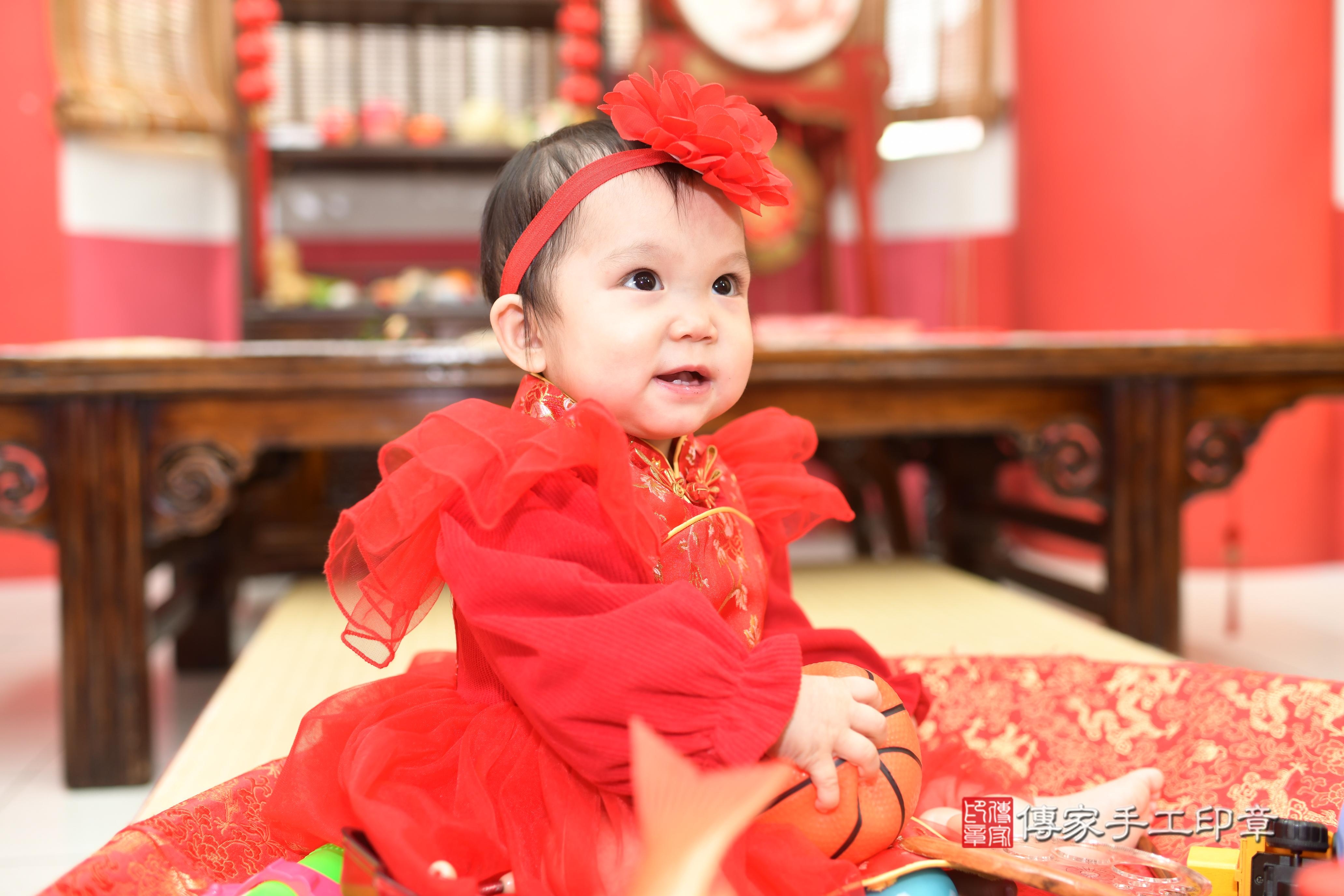 傳家手工印章高雄店、抓周、度脺、中國風會場、傳家嬰兒古禮、吉祥話、抓周道具物品24種、拍照。抓周證書。寶寶抓周、滿周歲、生日快樂、祝福 傳家手工印章高雄店、抓周、度脺、中國風會場、傳家嬰兒古禮、吉祥話、抓周道具物品24種、拍照。抓周證書。寶寶抓周、滿周歲、生日快樂、祝福