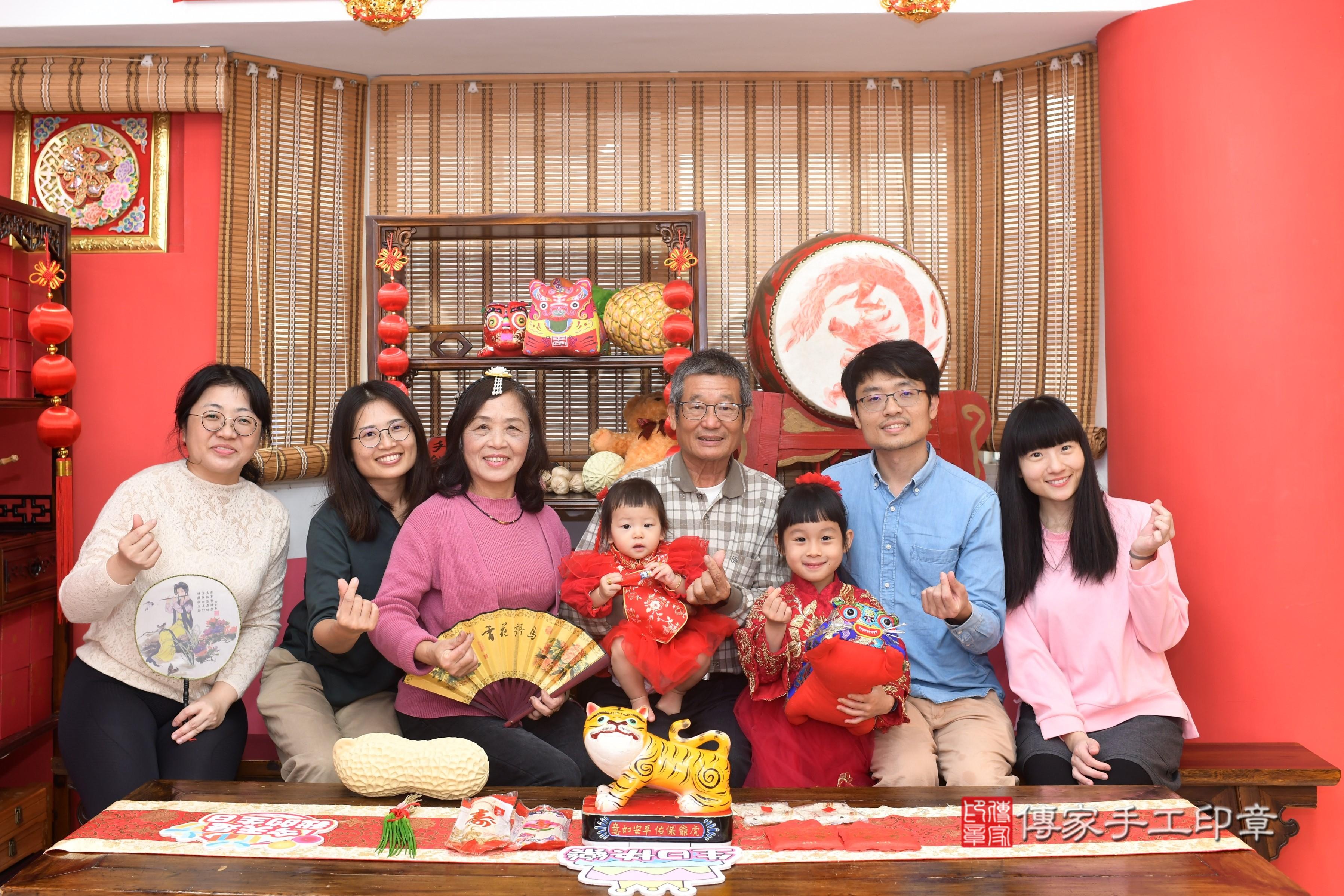 傳家手工印章高雄店、抓周、度脺、中國風會場、傳家嬰兒古禮、吉祥話、抓周道具物品24種、拍照。抓周證書。寶寶抓周、滿周歲、生日快樂、祝福 傳家手工印章高雄店、抓周、度脺、中國風會場、傳家嬰兒古禮、吉祥話、抓周道具物品24種、拍照。抓周證書。寶寶抓周、滿周歲、生日快樂、祝福