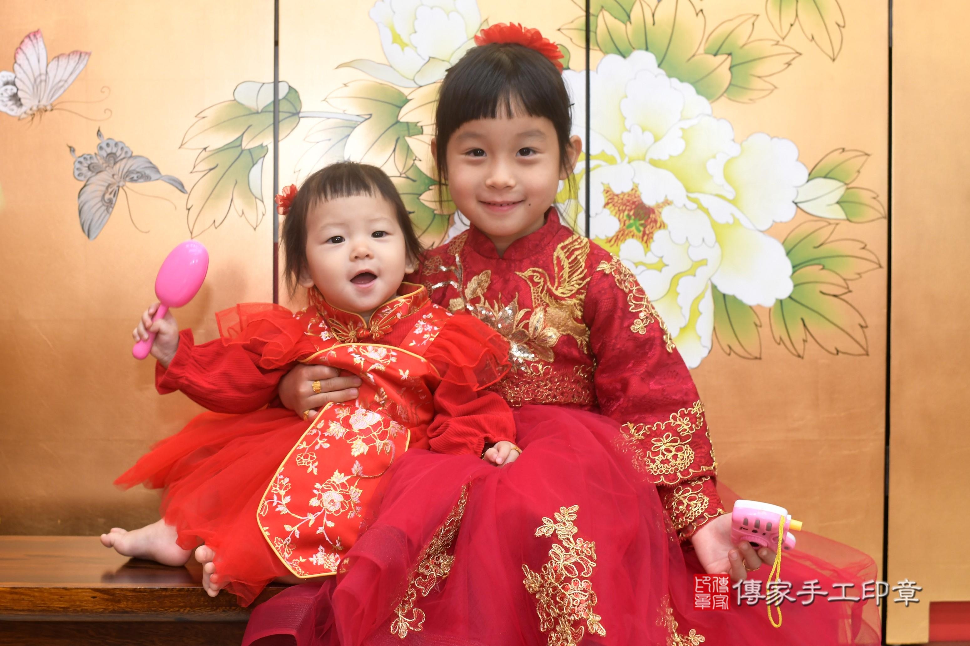 傳家手工印章高雄店、抓周、度脺、中國風會場、傳家嬰兒古禮、吉祥話、抓周道具物品24種、拍照。抓周證書。寶寶抓周、滿周歲、生日快樂、祝福 傳家手工印章高雄店、抓周、度脺、中國風會場、傳家嬰兒古禮、吉祥話、抓周道具物品24種、拍照。抓周證書。寶寶抓周、滿周歲、生日快樂、祝福