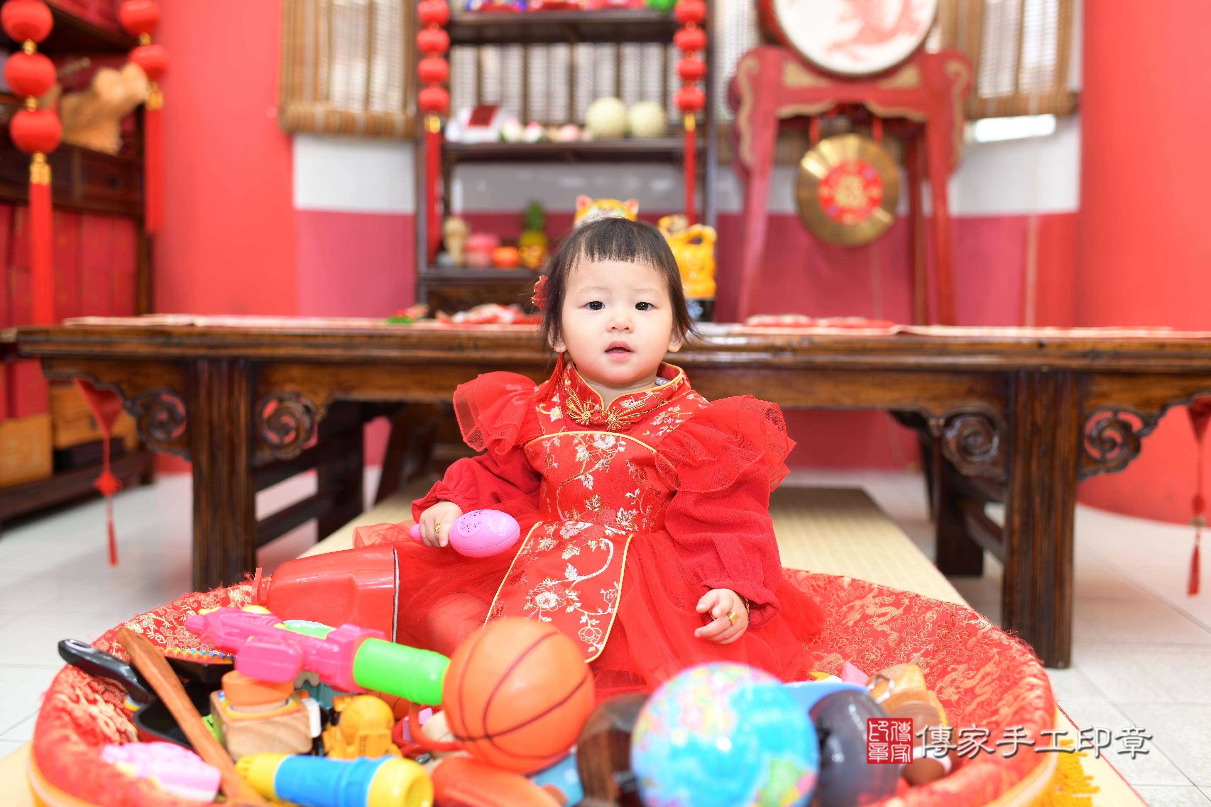 傳家手工印章高雄店、抓周、度脺、中國風會場、傳家嬰兒古禮、吉祥話、抓周道具物品24種、拍照。抓周證書。寶寶抓周、滿周歲、生日快樂、祝福 傳家手工印章高雄店、抓周、度脺、中國風會場、傳家嬰兒古禮、吉祥話、抓周道具物品24種、拍照。抓周證書。寶寶抓周、滿周歲、生日快樂、祝福