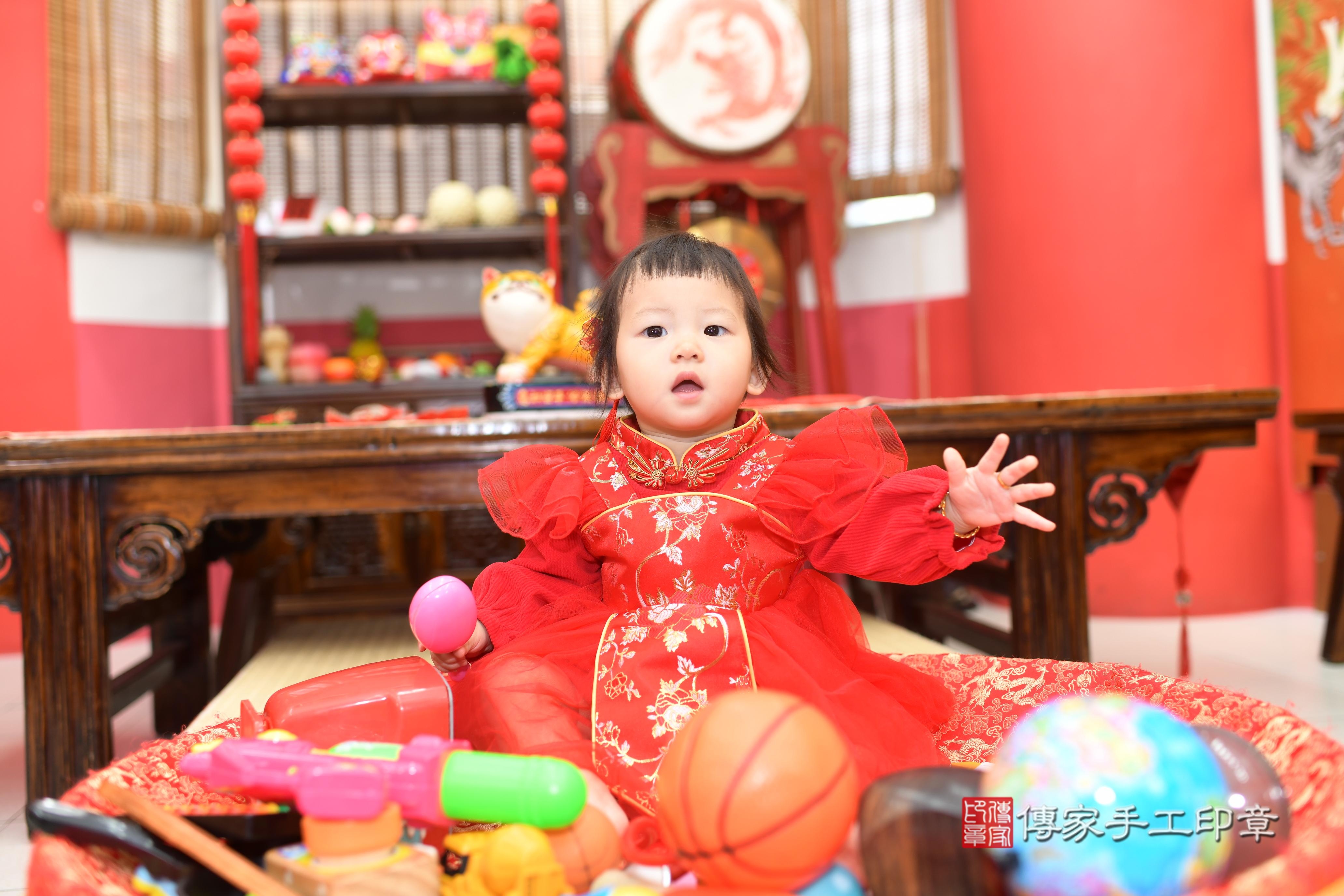 傳家手工印章高雄店、抓周、度脺、中國風會場、傳家嬰兒古禮、吉祥話、抓周道具物品24種、拍照。抓周證書。寶寶抓周、滿周歲、生日快樂、祝福 傳家手工印章高雄店、抓周、度脺、中國風會場、傳家嬰兒古禮、吉祥話、抓周道具物品24種、拍照。抓周證書。寶寶抓周、滿周歲、生日快樂、祝福