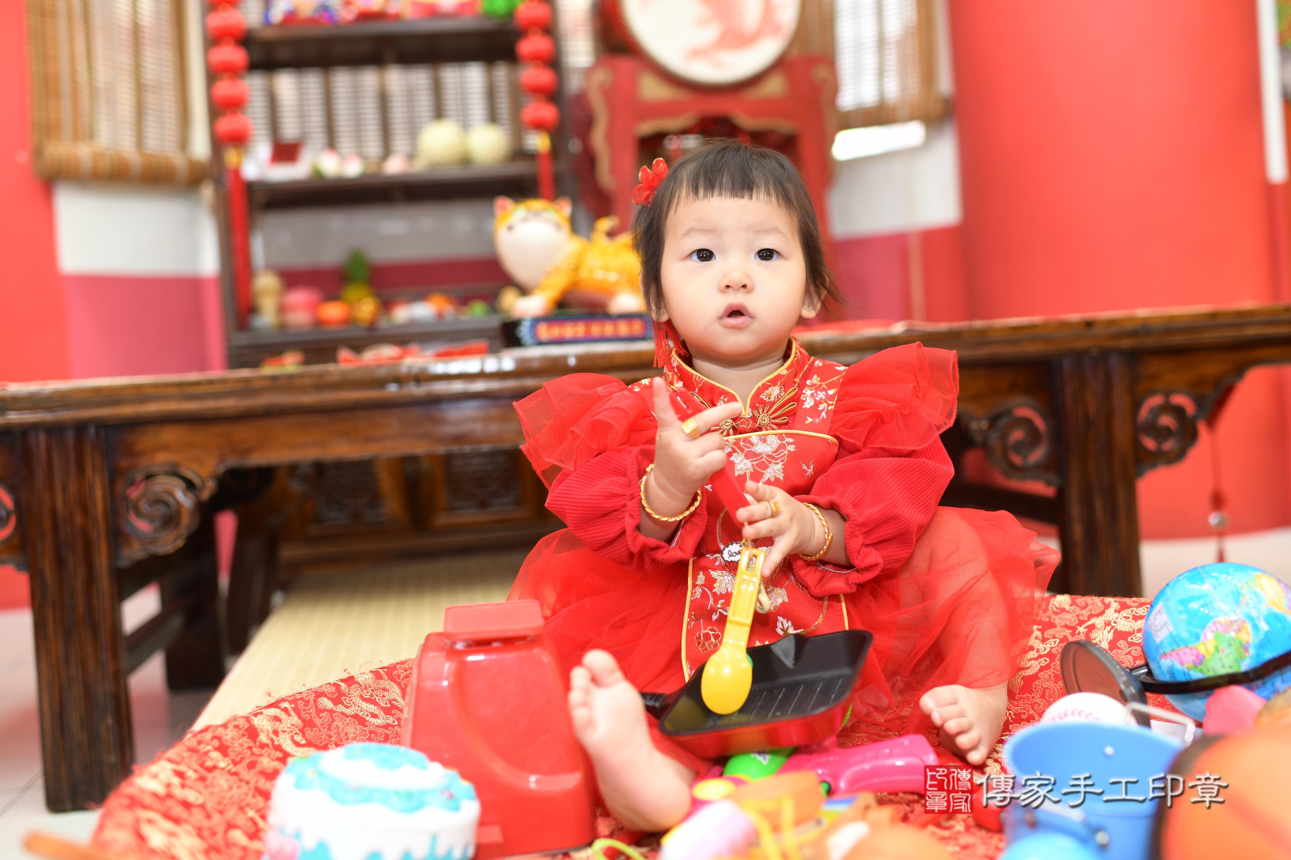 傳家手工印章高雄店、抓周、度脺、中國風會場、傳家嬰兒古禮、吉祥話、抓周道具物品24種、拍照。抓周證書。寶寶抓周、滿周歲、生日快樂、祝福 傳家手工印章高雄店、抓周、度脺、中國風會場、傳家嬰兒古禮、吉祥話、抓周道具物品24種、拍照。抓周證書。寶寶抓周、滿周歲、生日快樂、祝福