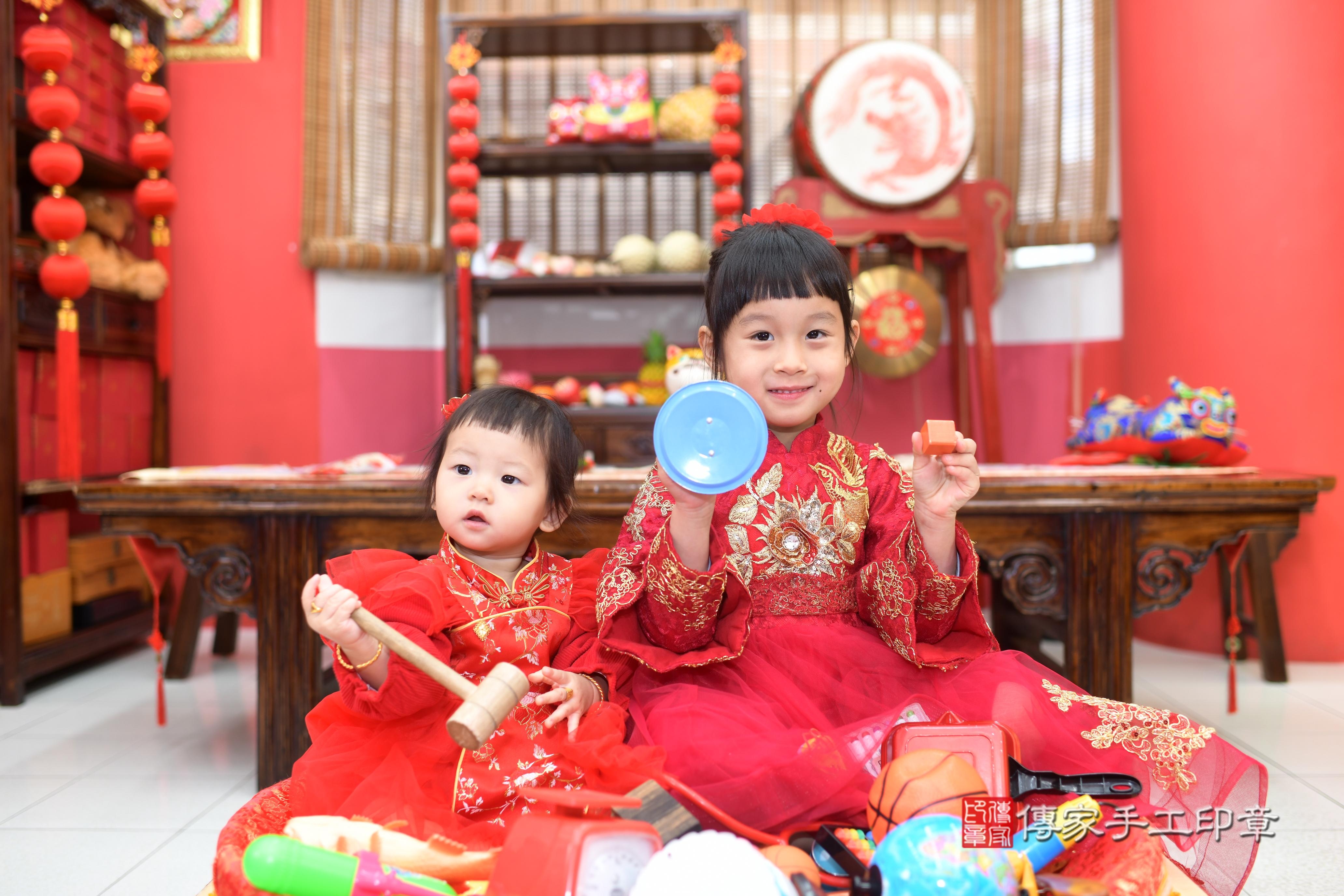 傳家手工印章高雄店、抓周、度脺、中國風會場、傳家嬰兒古禮、吉祥話、抓周道具物品24種、拍照。抓周證書。寶寶抓周、滿周歲、生日快樂、祝福 傳家手工印章高雄店、抓周、度脺、中國風會場、傳家嬰兒古禮、吉祥話、抓周道具物品24種、拍照。抓周證書。寶寶抓周、滿周歲、生日快樂、祝福