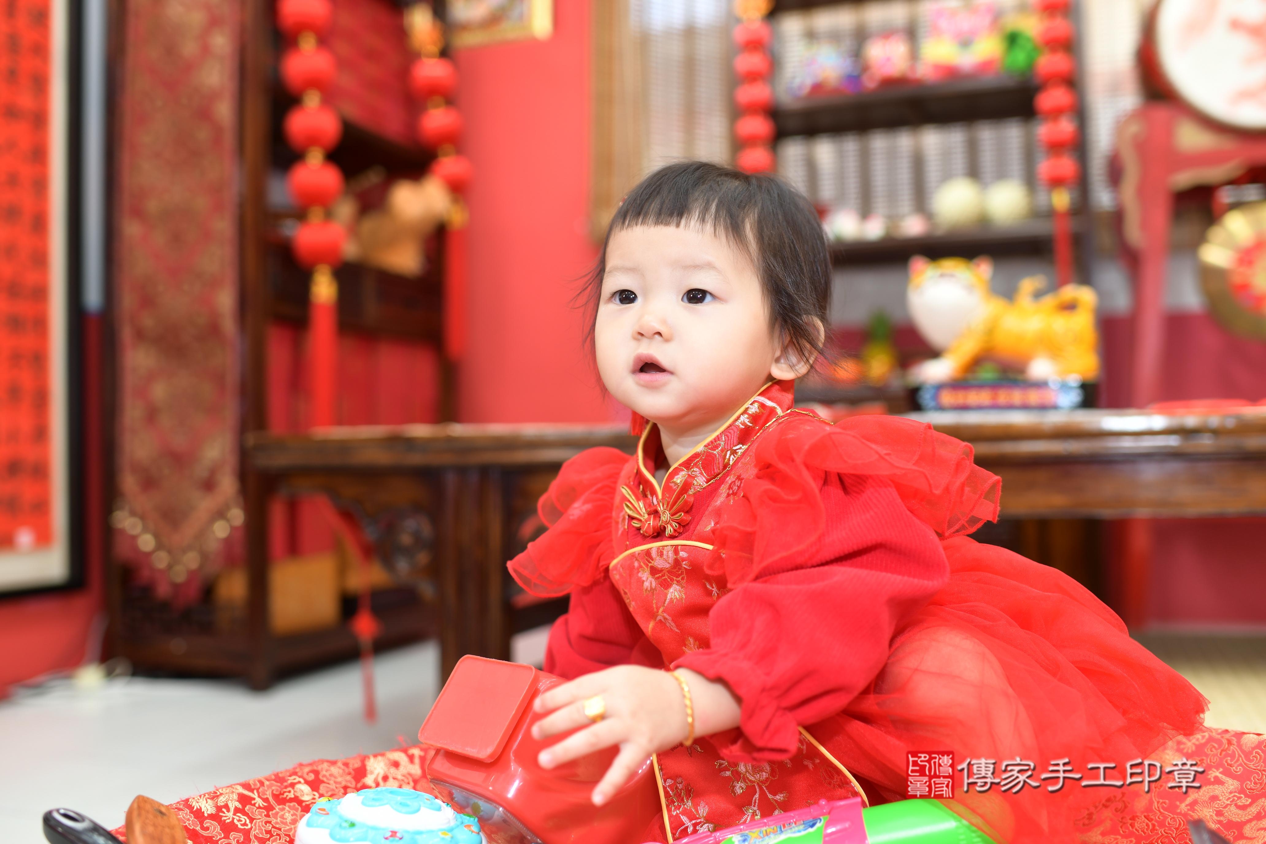 傳家手工印章高雄店、抓周、度脺、中國風會場、傳家嬰兒古禮、吉祥話、抓周道具物品24種、拍照。抓周證書。寶寶抓周、滿周歲、生日快樂、祝福 傳家手工印章高雄店、抓周、度脺、中國風會場、傳家嬰兒古禮、吉祥話、抓周道具物品24種、拍照。抓周證書。寶寶抓周、滿周歲、生日快樂、祝福