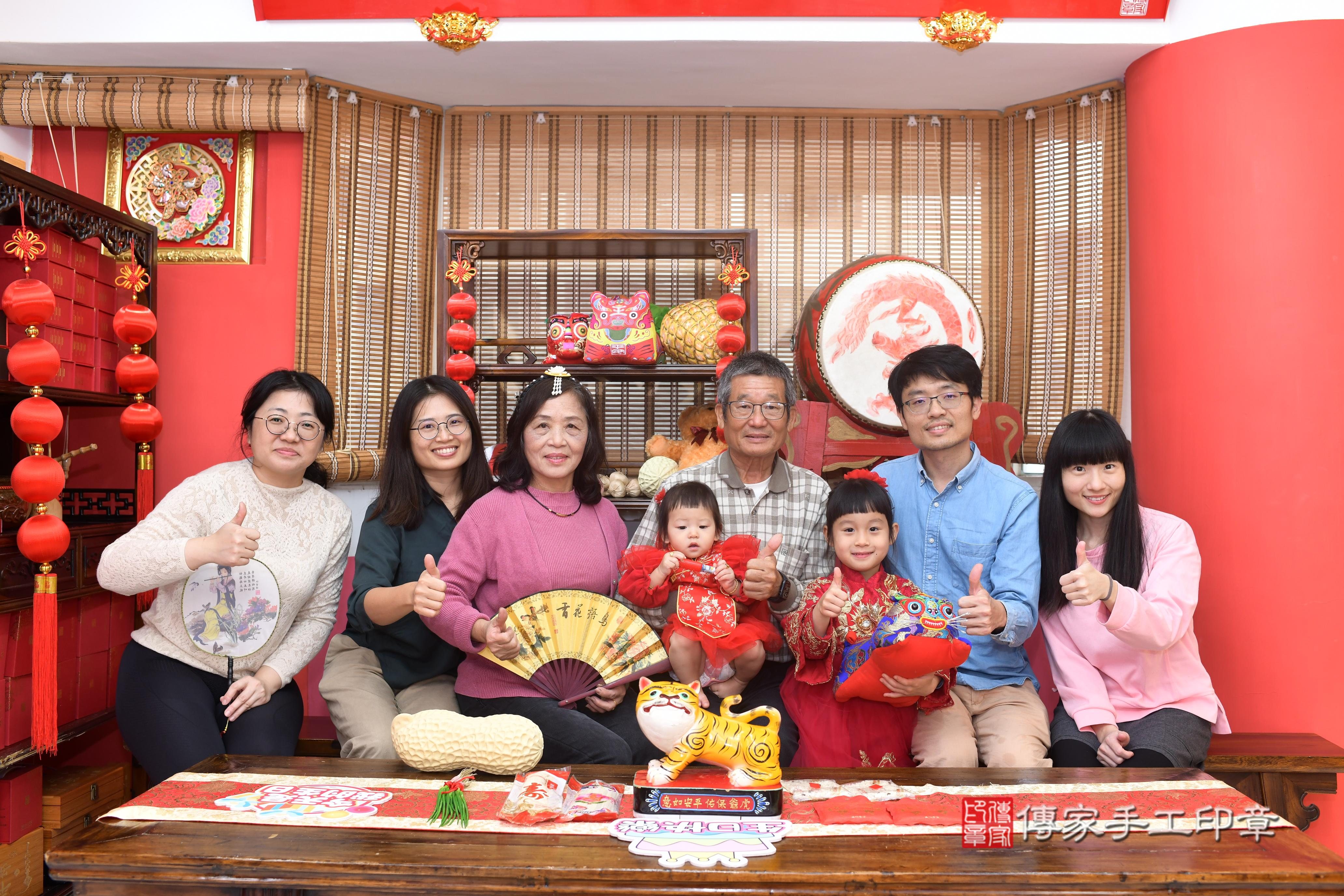 傳家手工印章高雄店、抓周、度脺、中國風會場、傳家嬰兒古禮、吉祥話、抓周道具物品24種、拍照。抓周證書。寶寶抓周、滿周歲、生日快樂、祝福 傳家手工印章高雄店、抓周、度脺、中國風會場、傳家嬰兒古禮、吉祥話、抓周道具物品24種、拍照。抓周證書。寶寶抓周、滿周歲、生日快樂、祝福