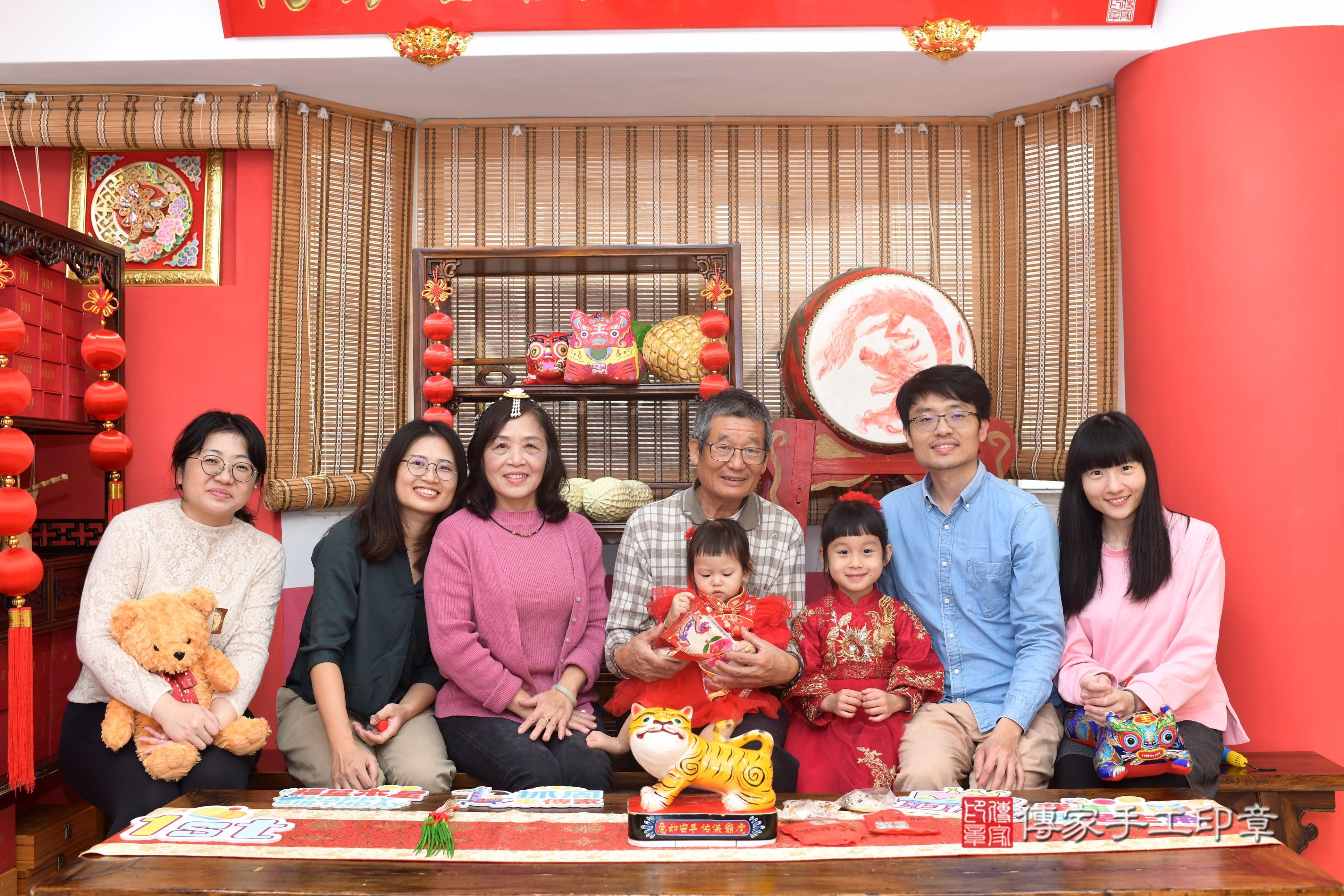 傳家手工印章高雄店、抓周、度脺、中國風會場、傳家嬰兒古禮、吉祥話、抓周道具物品24種、拍照。抓周證書。寶寶抓周、滿周歲、生日快樂、祝福 傳家手工印章高雄店、抓周、度脺、中國風會場、傳家嬰兒古禮、吉祥話、抓周道具物品24種、拍照。抓周證書。寶寶抓周、滿周歲、生日快樂、祝福