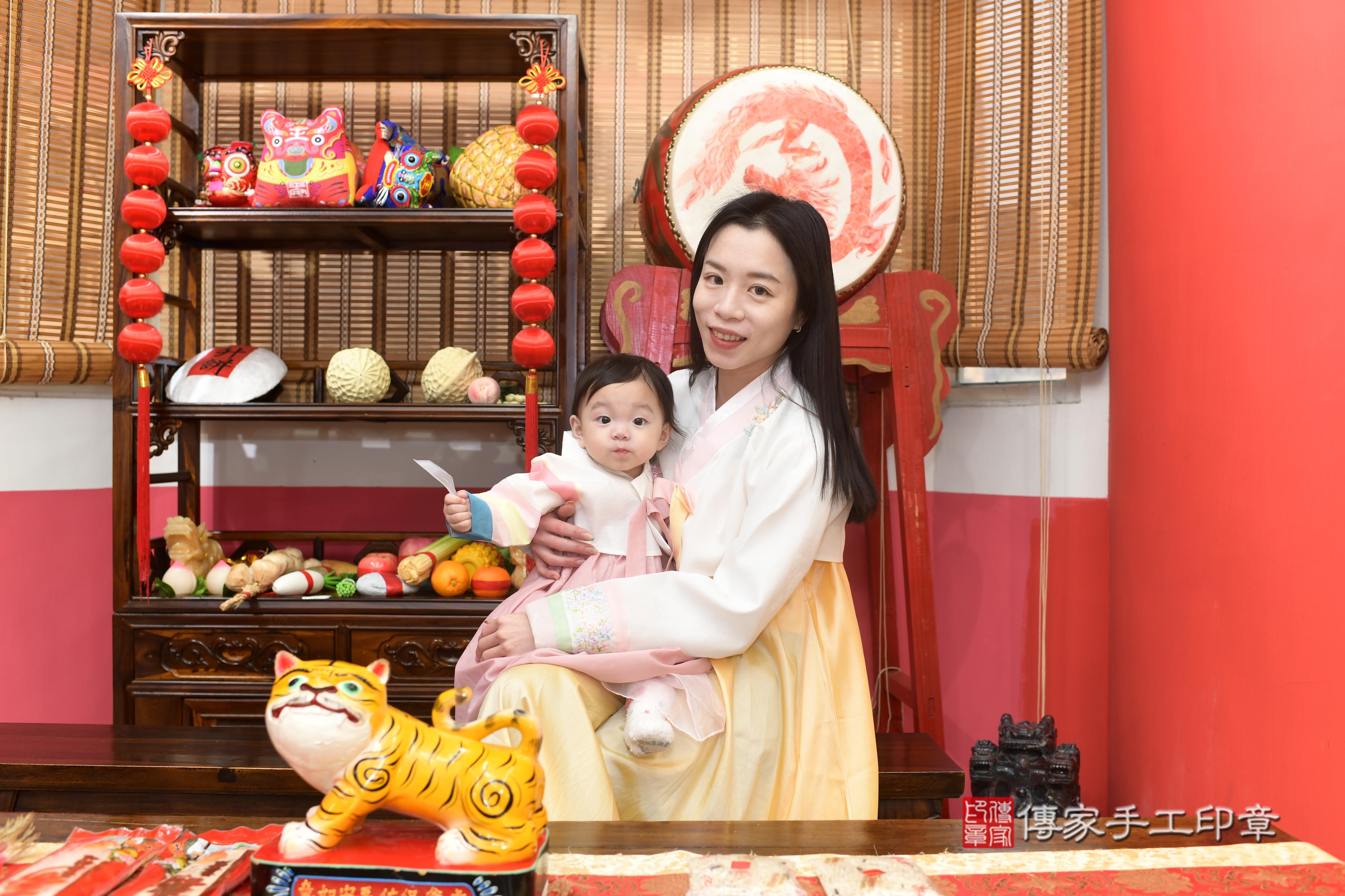 傳家手工印章高雄店、抓周、度脺、中國風會場、傳家嬰兒古禮、吉祥話、抓周道具物品24種、拍照。抓周證書。寶寶抓周、滿周歲、生日快樂、祝福