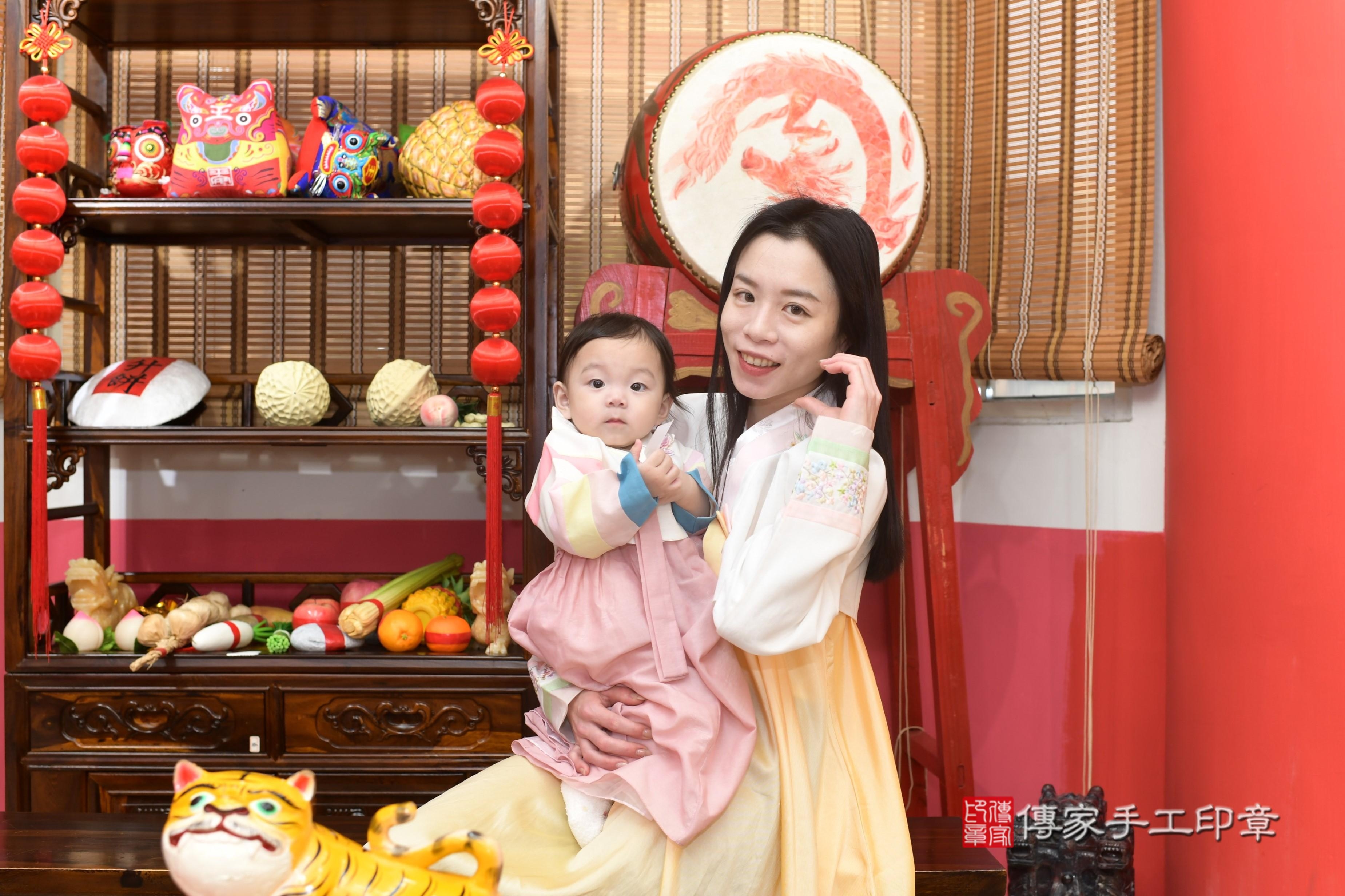 傳家手工印章高雄店、抓周、度脺、中國風會場、傳家嬰兒古禮、吉祥話、抓周道具物品24種、拍照。抓周證書。寶寶抓周、滿周歲、生日快樂、祝福