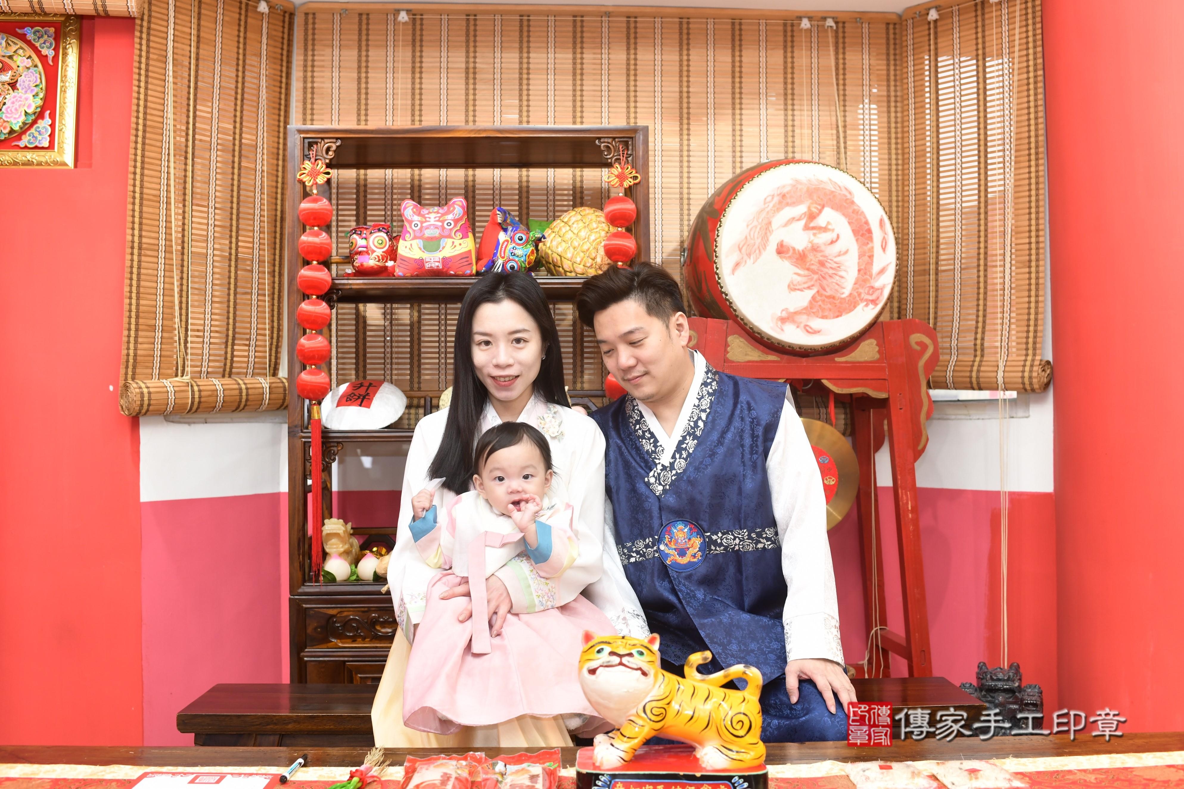 傳家手工印章高雄店、抓周、度脺、中國風會場、傳家嬰兒古禮、吉祥話、抓周道具物品24種、拍照。抓周證書。寶寶抓周、滿周歲、生日快樂、祝福