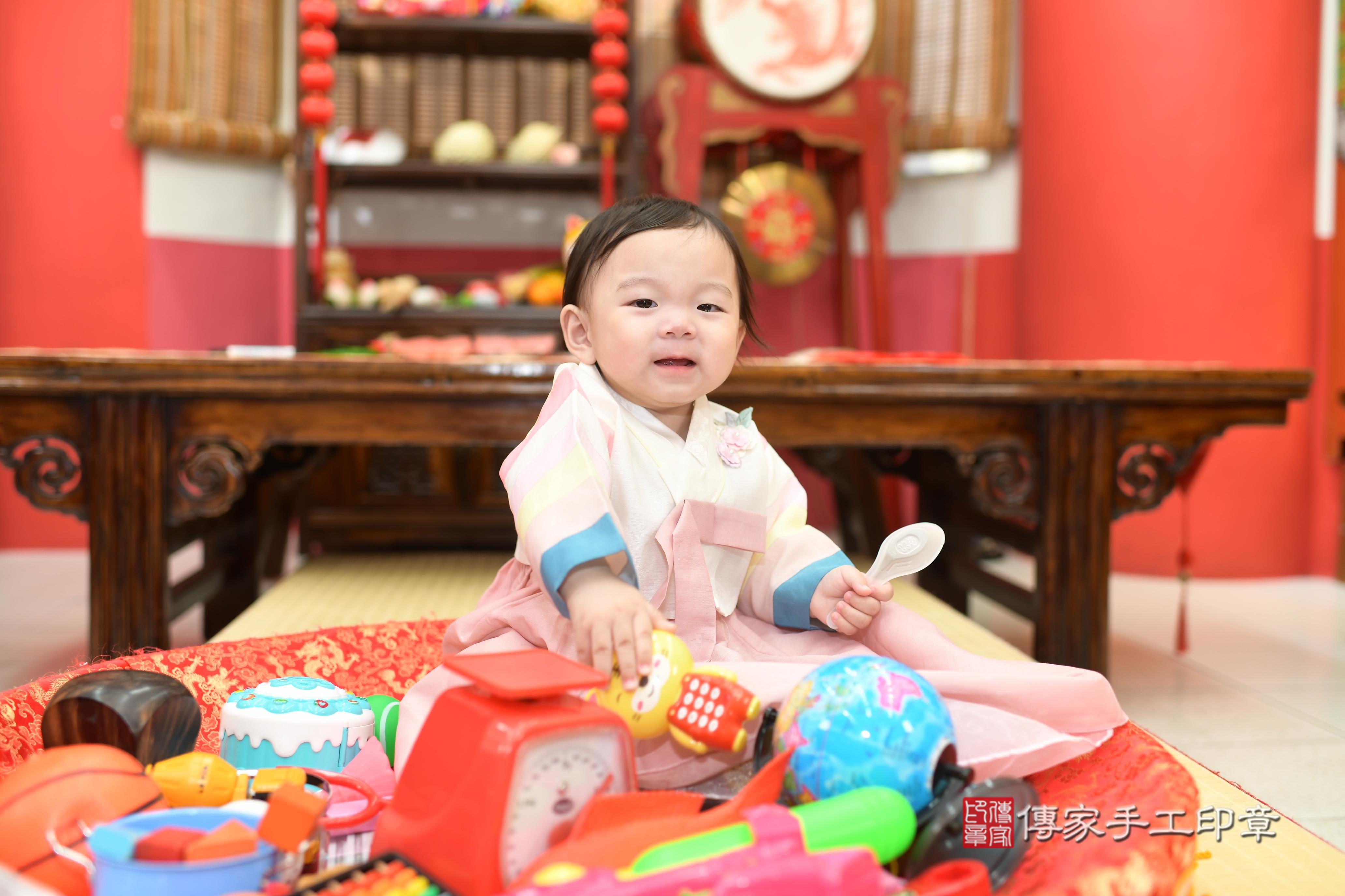 傳家手工印章高雄店、抓周、度脺、中國風會場、傳家嬰兒古禮、吉祥話、抓周道具物品24種、拍照。抓周證書。寶寶抓周、滿周歲、生日快樂、祝福