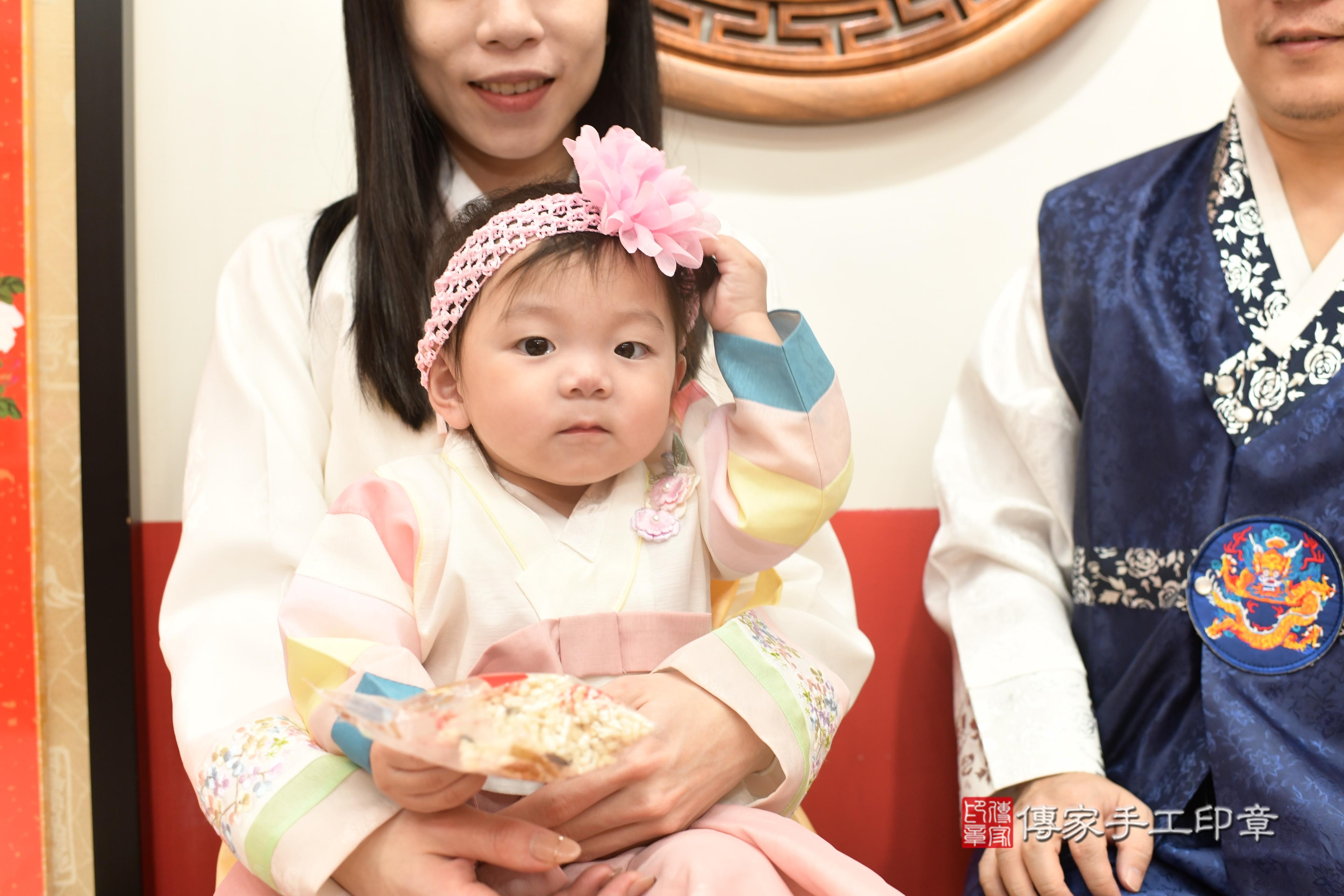 傳家手工印章高雄店、抓周、度脺、中國風會場、傳家嬰兒古禮、吉祥話、抓周道具物品24種、拍照。抓周證書。寶寶抓周、滿周歲、生日快樂、祝福