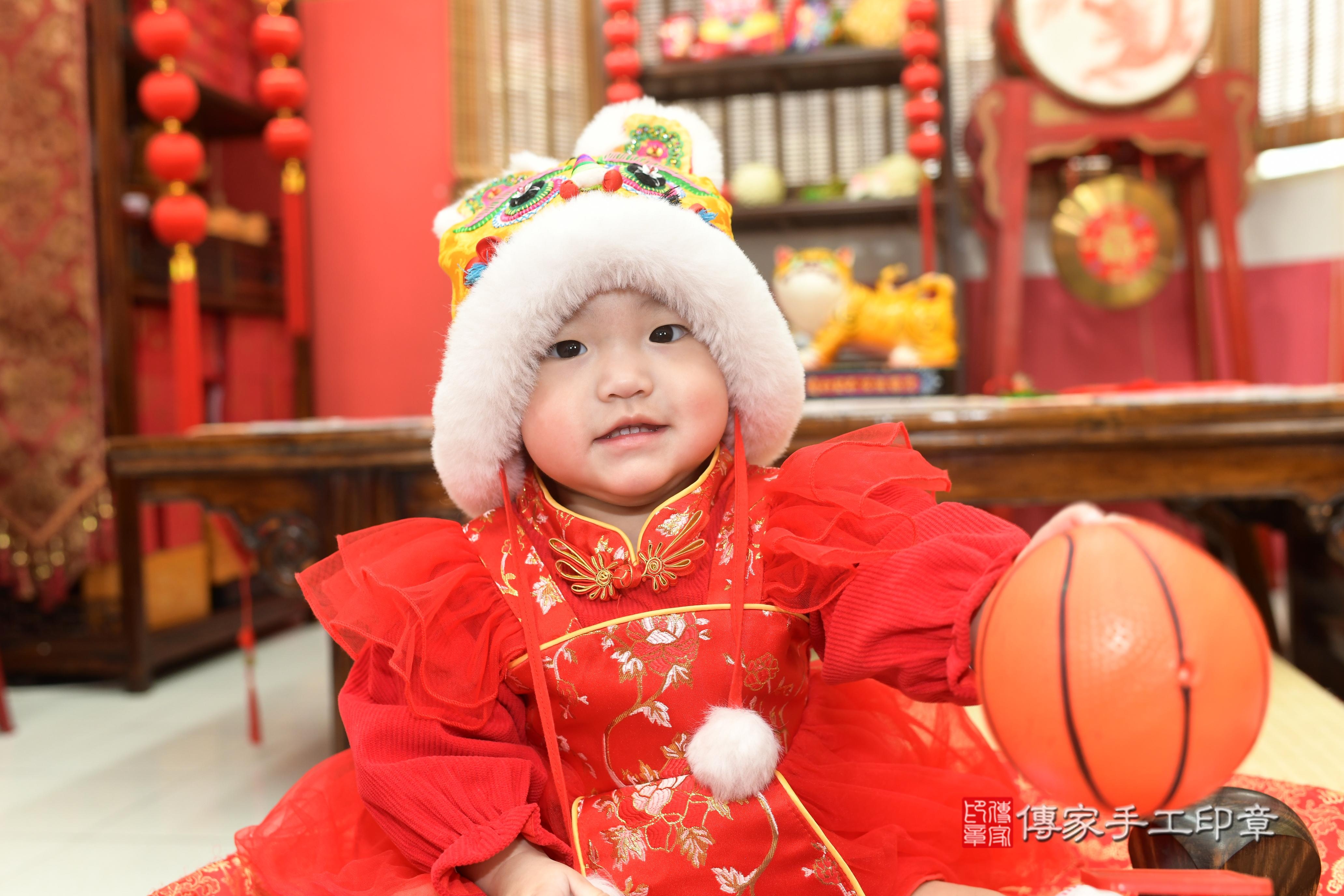 傳家手工印章高雄店、抓周、度脺、中國風會場、傳家嬰兒古禮、吉祥話、抓周道具物品24種、拍照。抓周證書。寶寶抓周、滿周歲、生日快樂、祝福 傳家手工印章高雄店、抓周、度脺、中國風會場、傳家嬰兒古禮、吉祥話、抓周道具物品24種、拍照。抓周證書。寶寶抓周、滿周歲、生日快樂、祝福