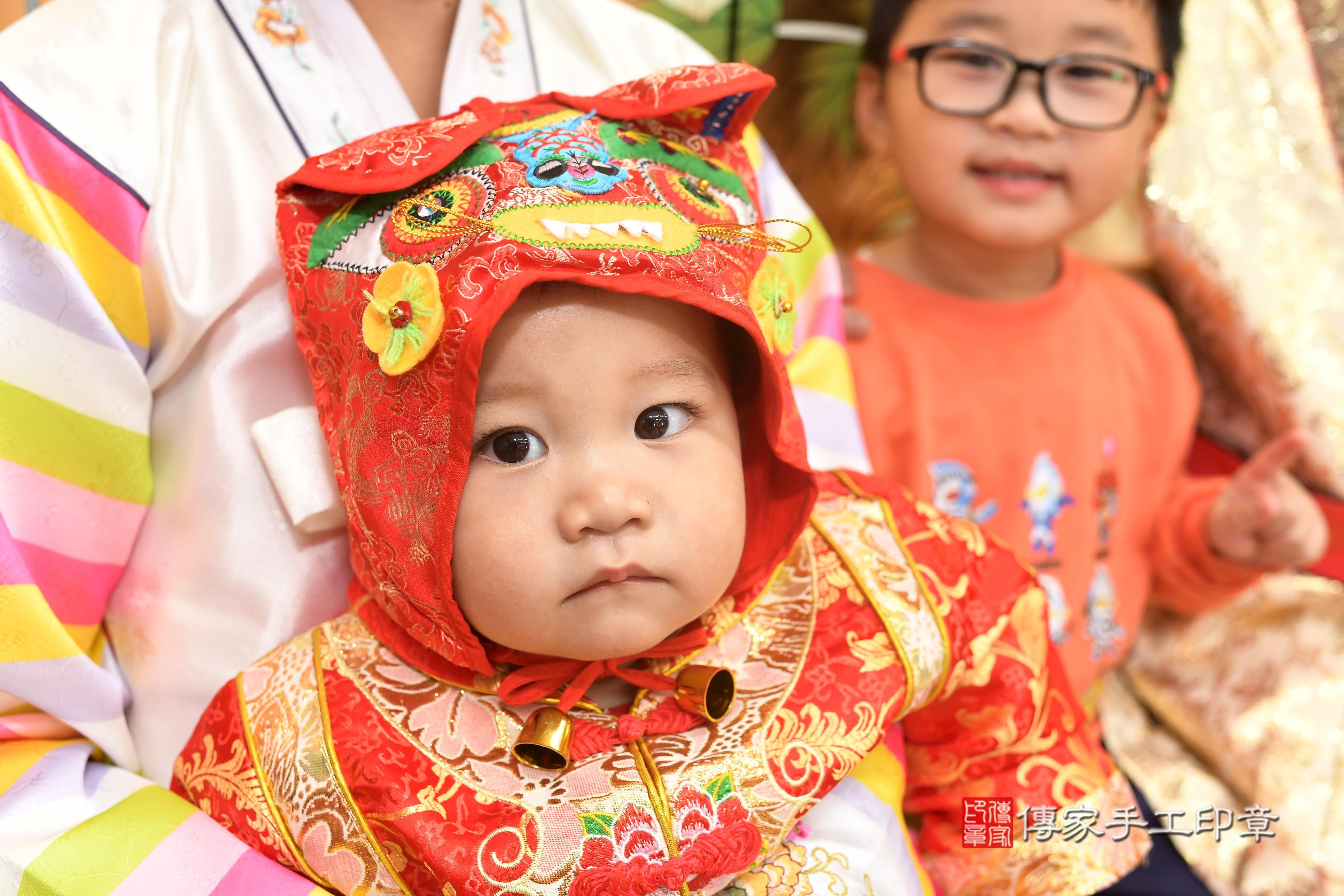 傳家手工印章高雄店、抓周、度脺、中國風會場、傳家嬰兒古禮、吉祥話、抓周道具物品24種、拍照。抓周證書。寶寶抓周、滿周歲、生日快樂、祝福