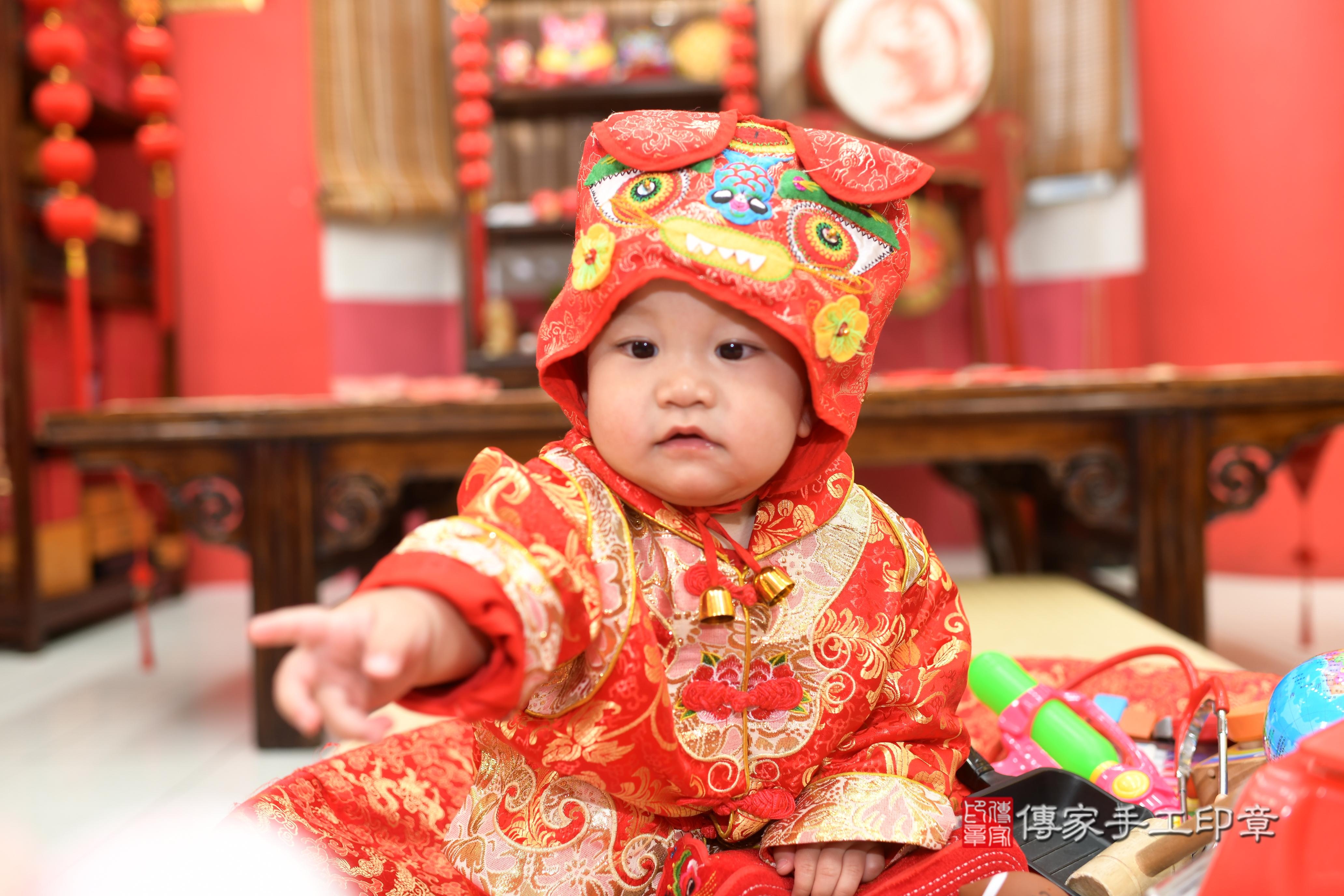 傳家手工印章高雄店、抓周、度脺、中國風會場、傳家嬰兒古禮、吉祥話、抓周道具物品24種、拍照。抓周證書。寶寶抓周、滿周歲、生日快樂、祝福 傳家手工印章高雄店、抓周、度脺、中國風會場、傳家嬰兒古禮、吉祥話、抓周道具物品24種、拍照。抓周證書。寶寶抓周、滿周歲、生日快樂、祝福