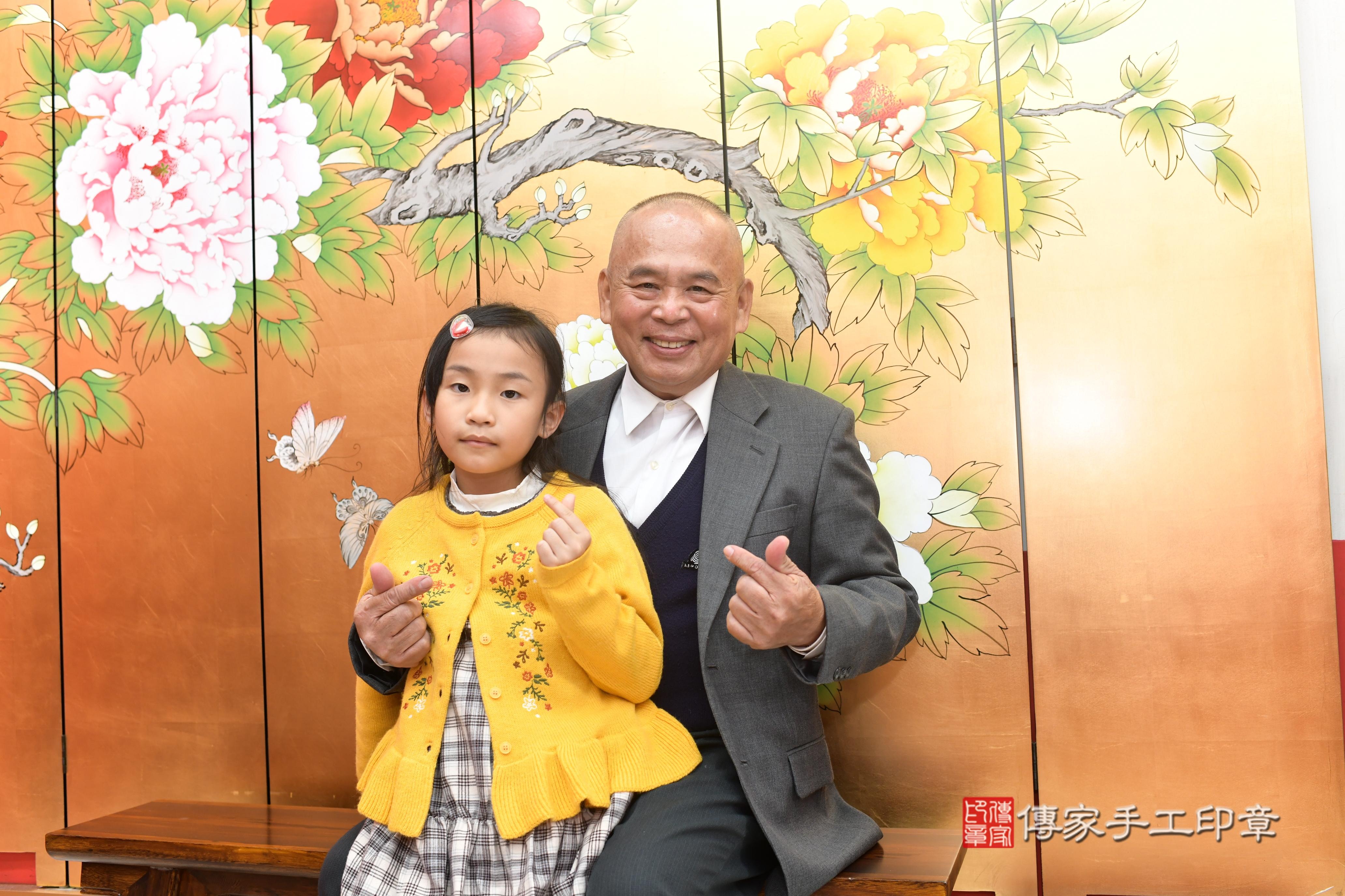 傳家手工印章高雄店、抓周、度脺、中國風會場、傳家嬰兒古禮、吉祥話、抓周道具物品24種、拍照。抓周證書。寶寶抓周、滿周歲、生日快樂、祝福 傳家手工印章高雄店、抓周、度脺、中國風會場、傳家嬰兒古禮、吉祥話、抓周道具物品24種、拍照。抓周證書。寶寶抓周、滿周歲、生日快樂、祝福