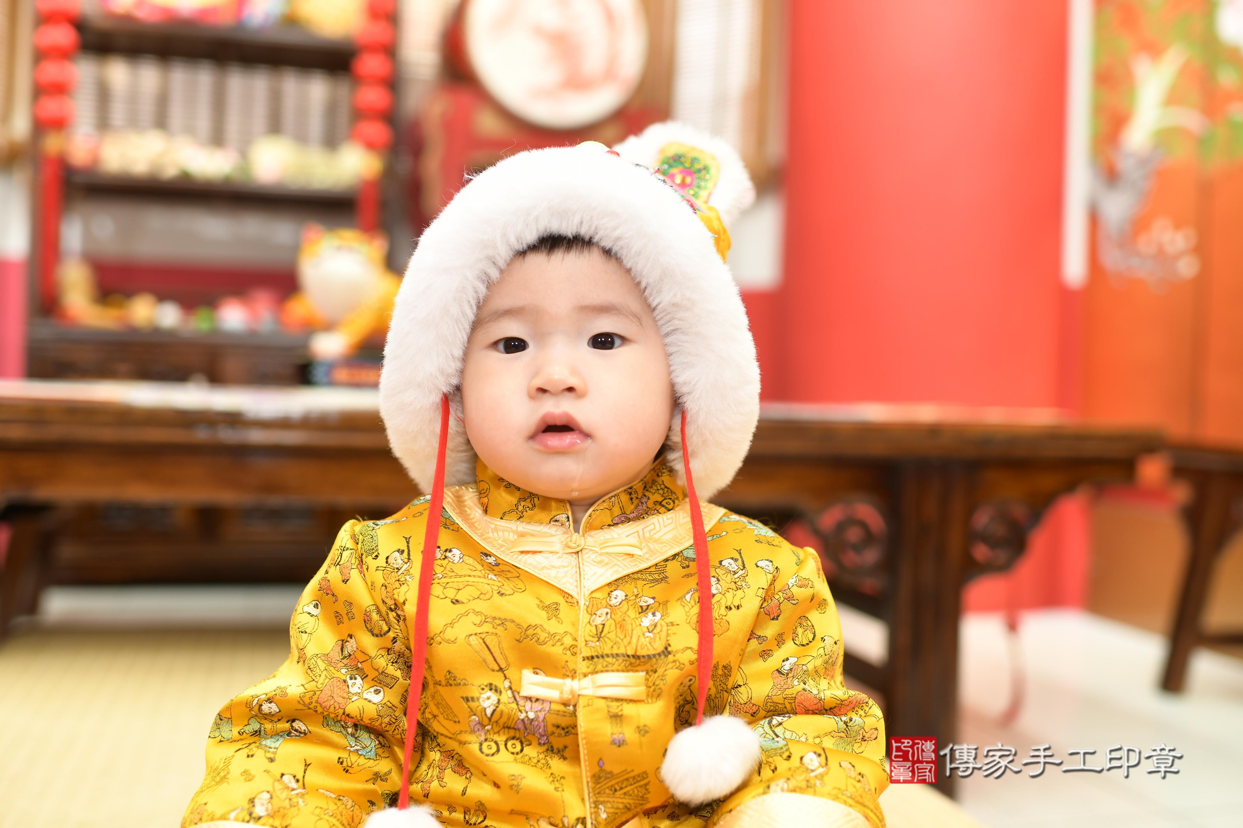 傳家手工印章高雄店、抓周、度脺、中國風會場、傳家嬰兒古禮、吉祥話、抓周道具物品24種、拍照。抓周證書。寶寶抓周、滿周歲、生日快樂、祝福 傳家手工印章高雄店、抓周、度脺、中國風會場、傳家嬰兒古禮、吉祥話、抓周道具物品24種、拍照。抓周證書。寶寶抓周、滿周歲、生日快樂、祝福