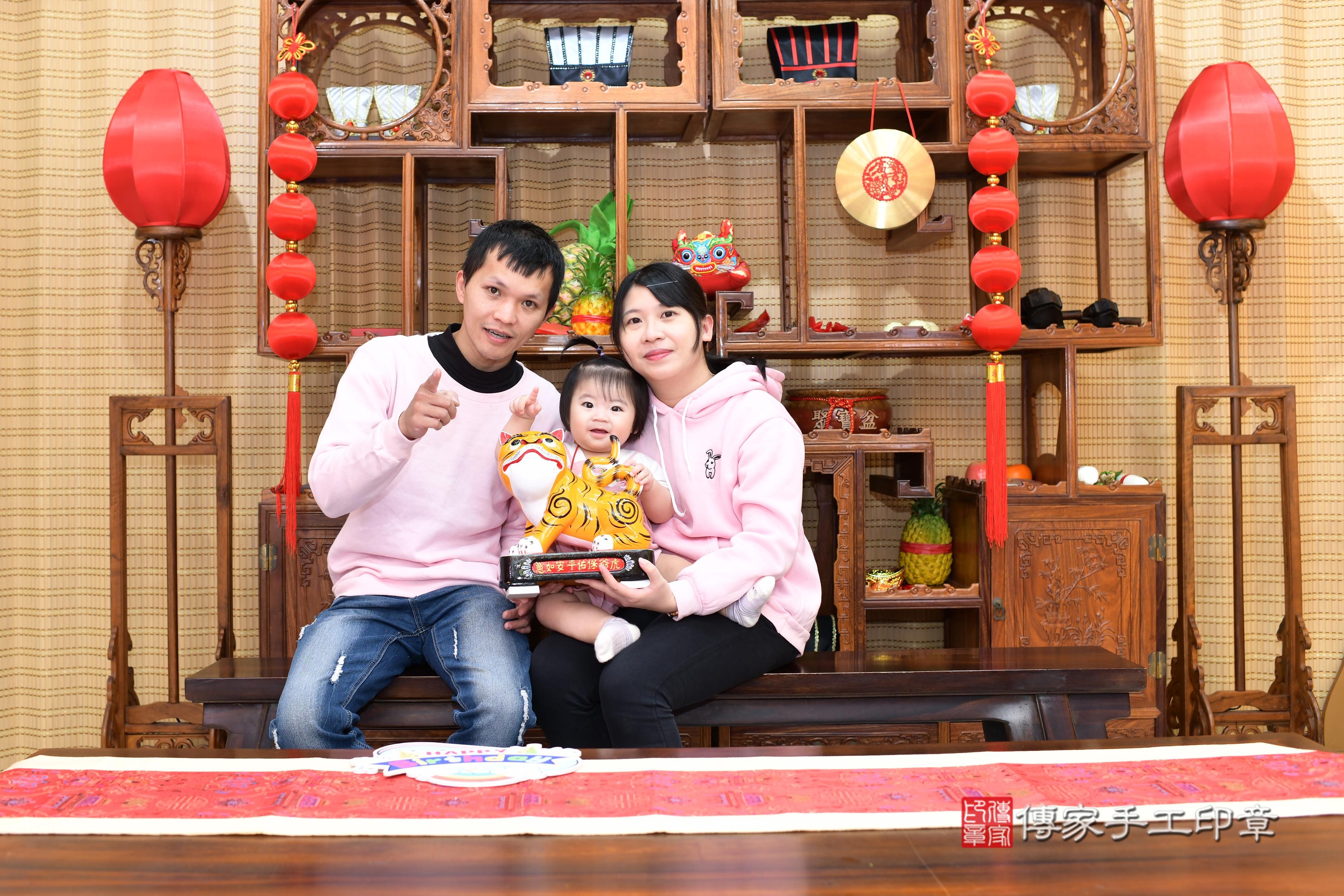 傳家手工印章台南店、抓周、度脺、中國風會場、傳家嬰兒古禮、吉祥話、抓周道具物品24種、拍照。抓周證書。寶寶抓周、滿周歲、生日快樂、祝福 傳家手工印章台南店、抓周、度脺、中國風會場、傳家嬰兒古禮、吉祥話、抓周道具物品24種、拍照。抓周證書。寶寶抓周、滿周歲、生日快樂、祝福