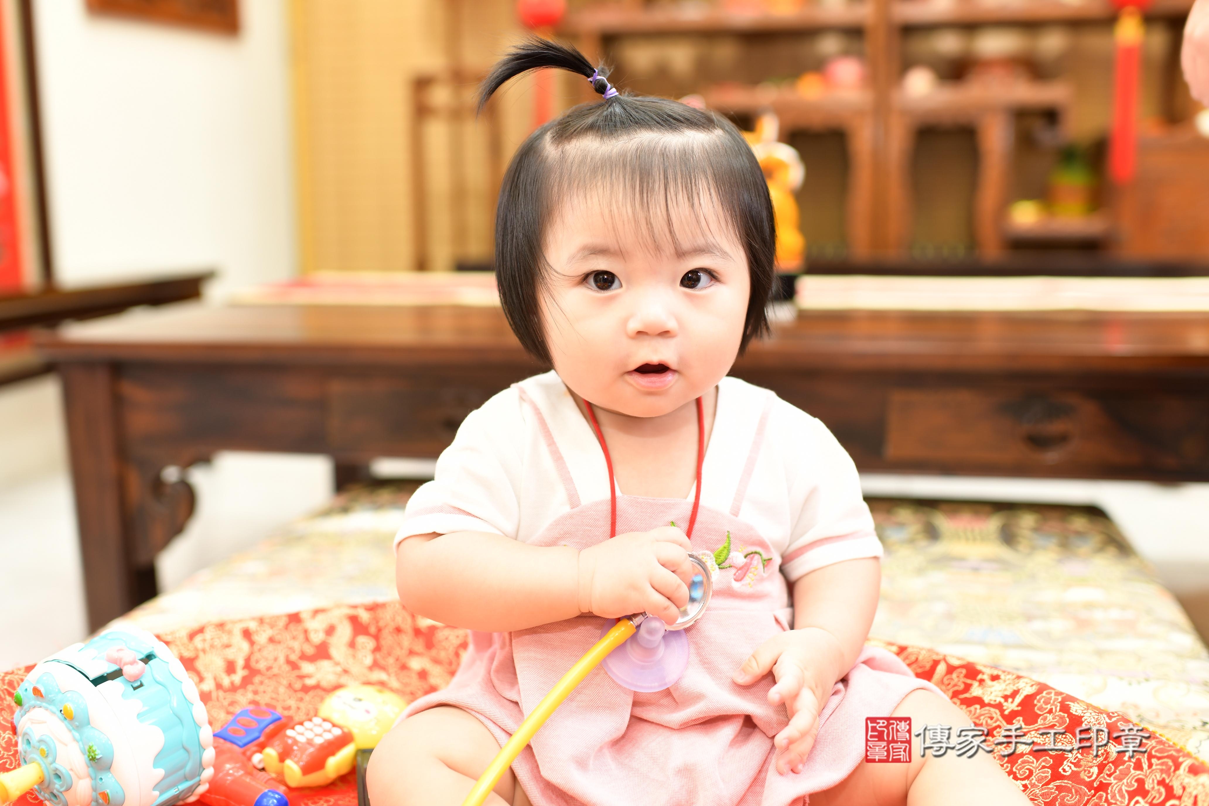 傳家手工印章台南店、抓周、度脺、中國風會場、傳家嬰兒古禮、吉祥話、抓周道具物品24種、拍照。抓周證書。寶寶抓周、滿周歲、生日快樂、祝福 傳家手工印章台南店、抓周、度脺、中國風會場、傳家嬰兒古禮、吉祥話、抓周道具物品24種、拍照。抓周證書。寶寶抓周、滿周歲、生日快樂、祝福