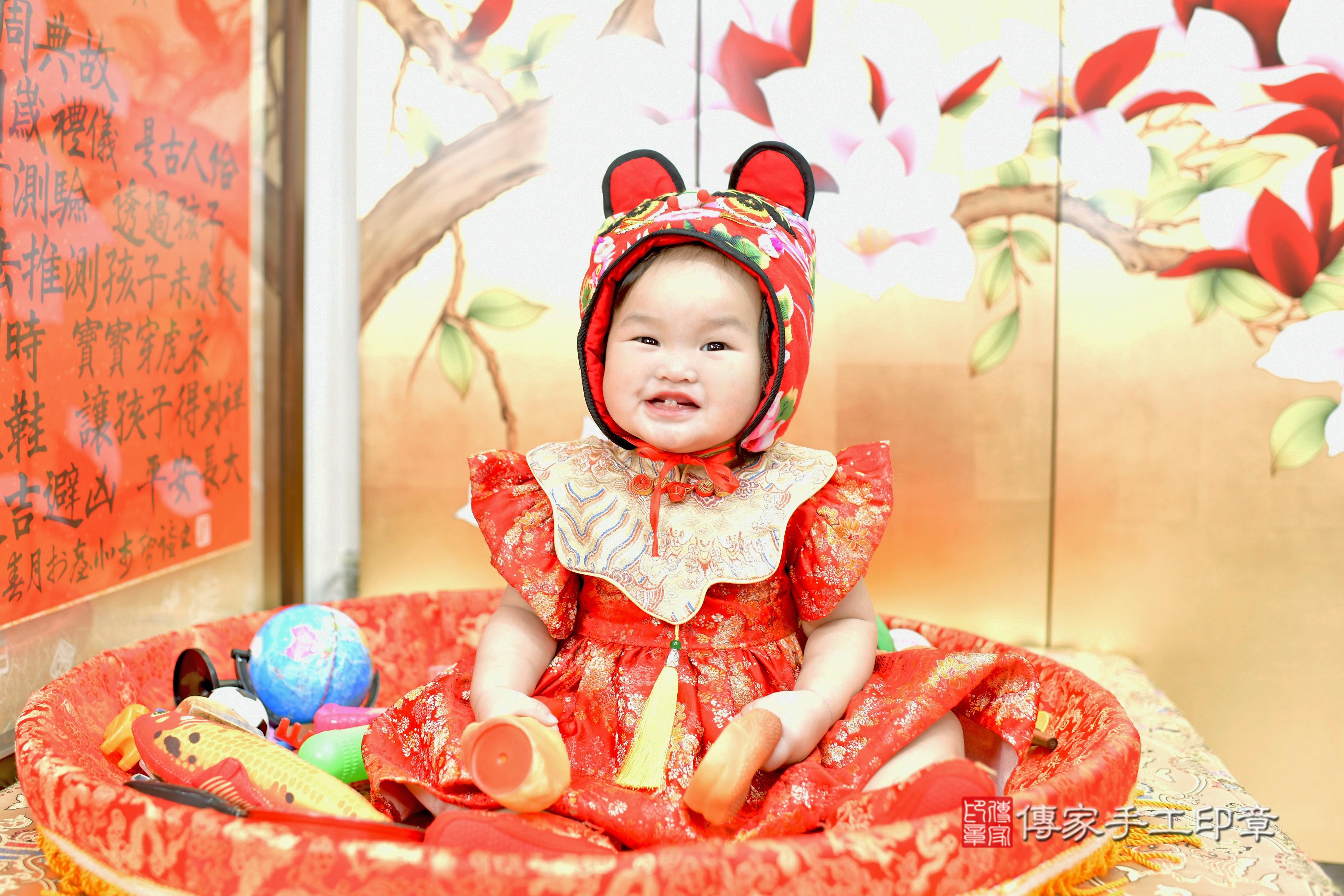 傳家手工印章新竹店、抓周、度脺、中國風會場、傳家嬰兒古禮、吉祥話、抓周道具物品24種、拍照。抓周證書。寶寶抓周、滿周歲、生日快樂、祝福