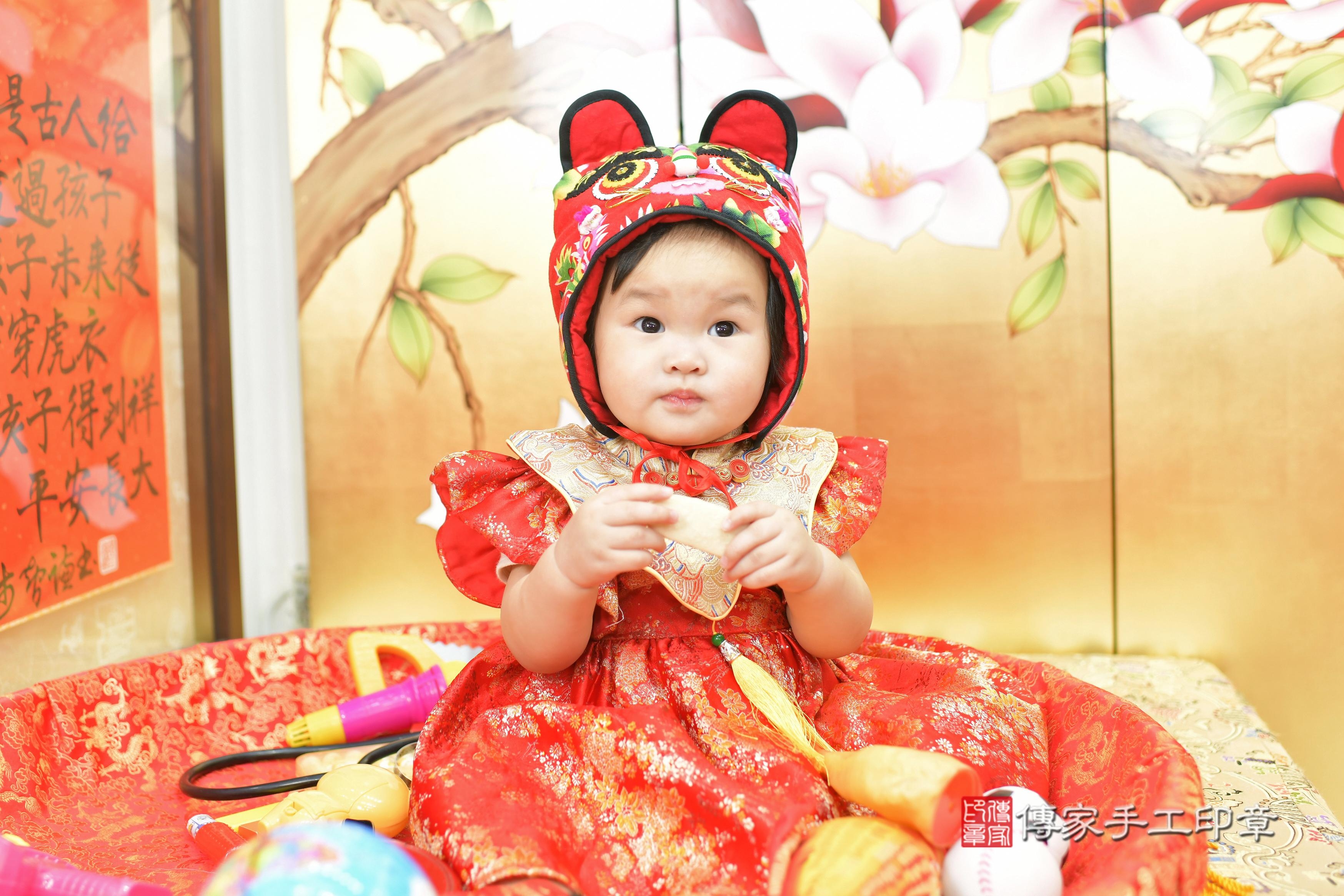 傳家手工印章新竹店、抓周、度脺、中國風會場、傳家嬰兒古禮、吉祥話、抓周道具物品24種、拍照。抓周證書。寶寶抓周、滿周歲、生日快樂、祝福