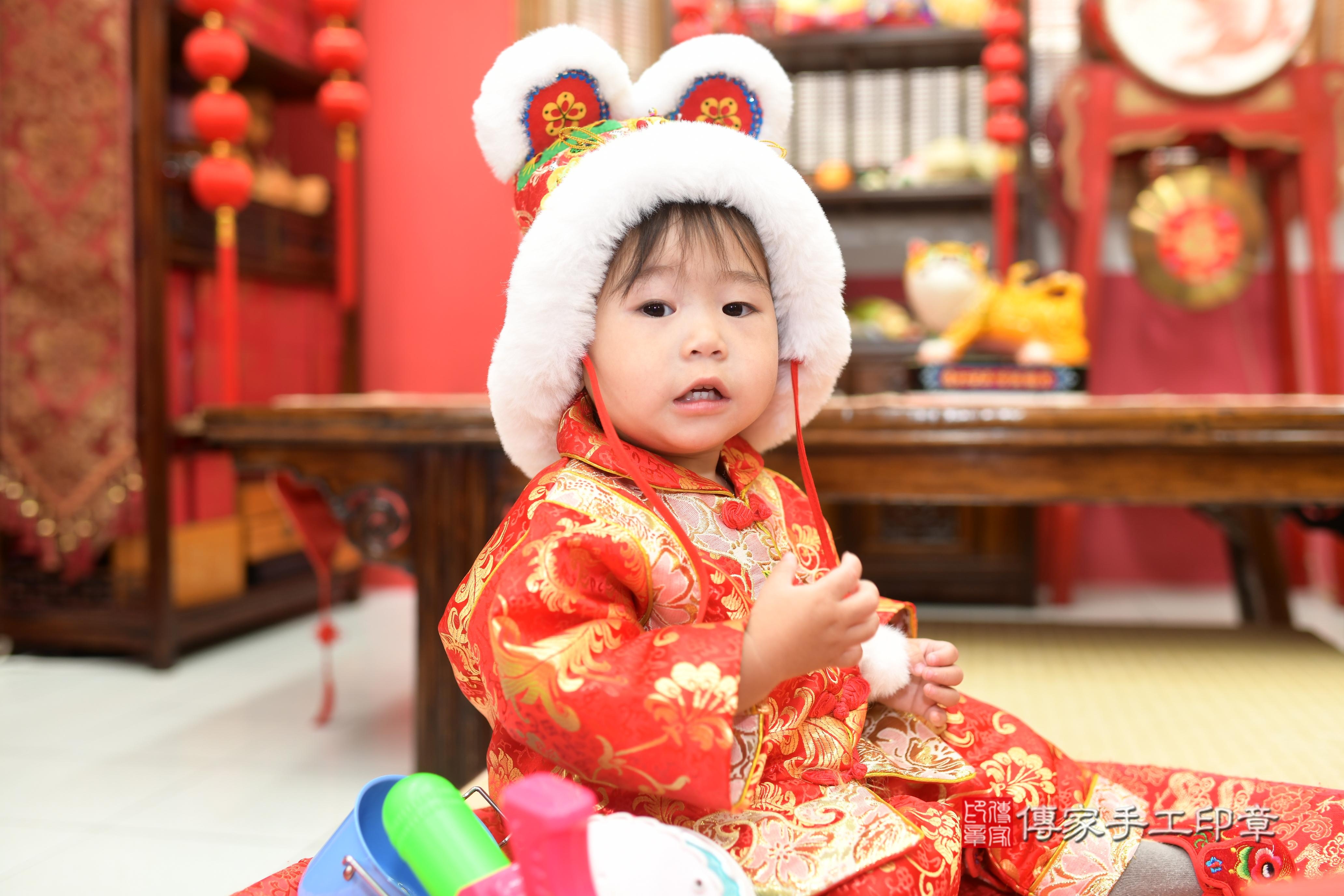 傳家手工印章高雄店、抓周、度脺、中國風會場、傳家嬰兒古禮、吉祥話、抓周道具物品24種、拍照。抓周證書。寶寶抓周、滿周歲、生日快樂、祝福