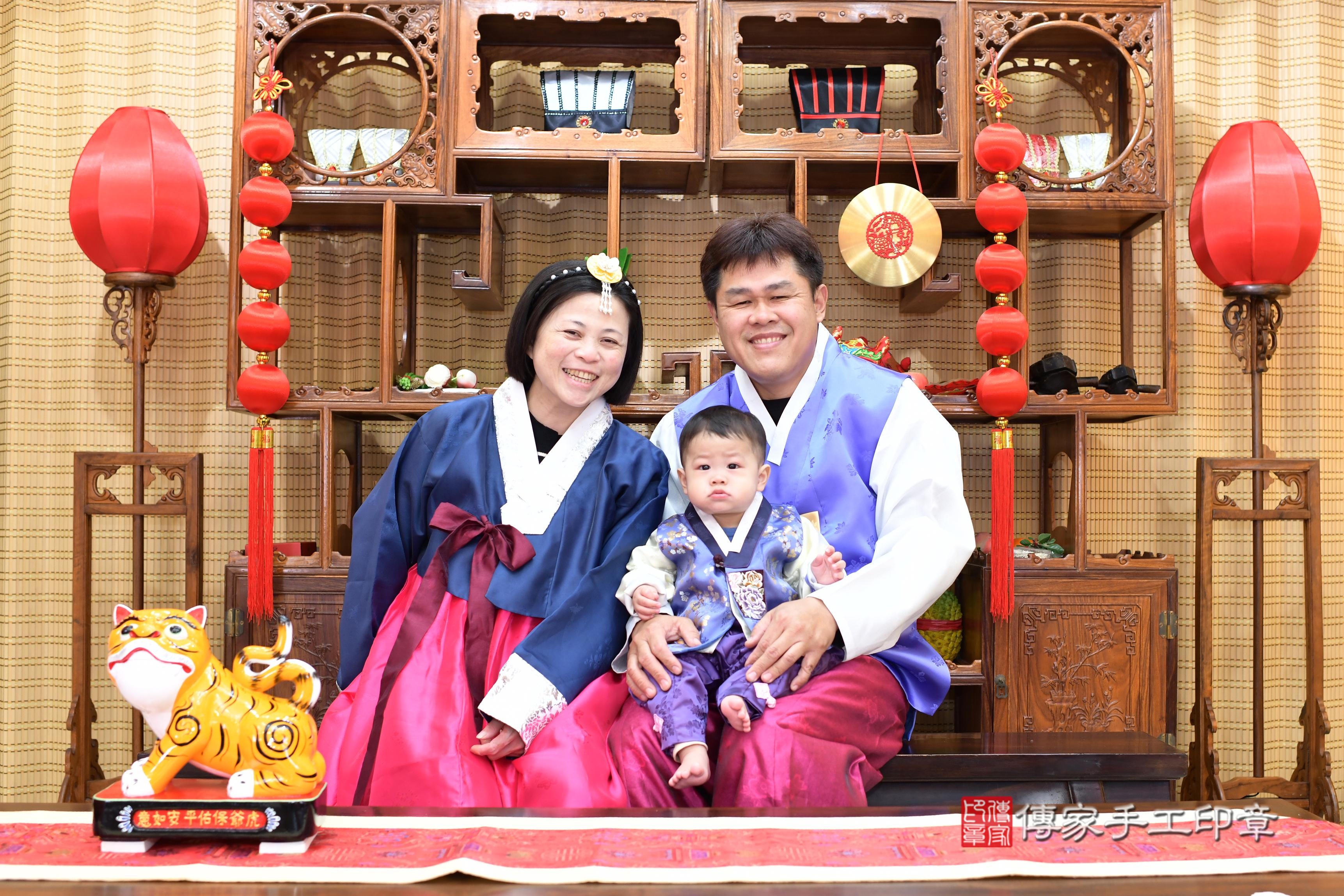 傳家手工印章台南店、抓周、度脺、中國風會場、傳家嬰兒古禮、吉祥話、抓周道具物品24種、拍照。抓周證書。寶寶抓周、滿周歲、生日快樂、祝福 傳家手工印章台南店、抓周、度脺、中國風會場、傳家嬰兒古禮、吉祥話、抓周道具物品24種、拍照。抓周證書。寶寶抓周、滿周歲、生日快樂、祝福