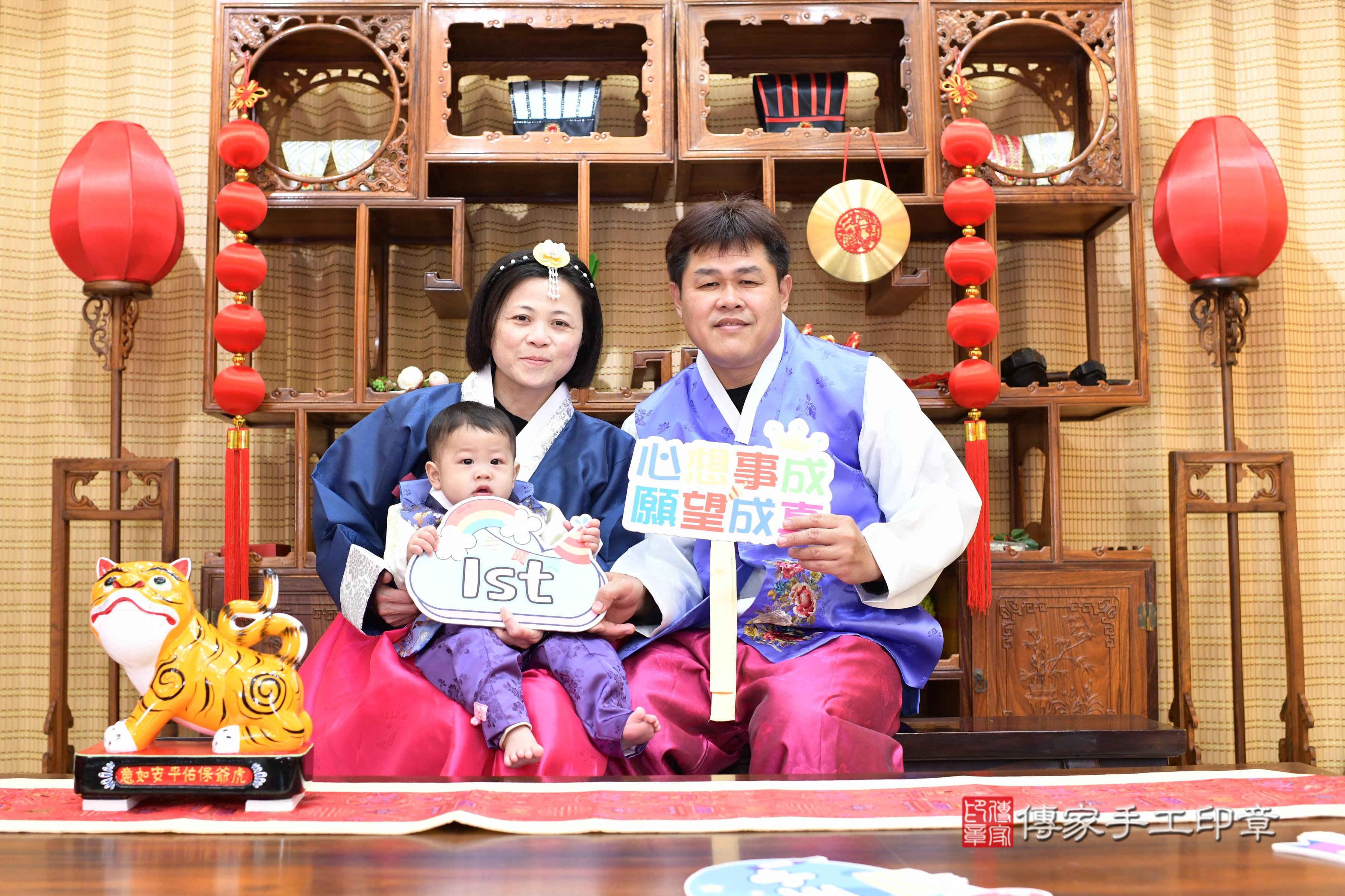 傳家手工印章台南店、抓周、度脺、中國風會場、傳家嬰兒古禮、吉祥話、抓周道具物品24種、拍照。抓周證書。寶寶抓周、滿周歲、生日快樂、祝福 傳家手工印章台南店、抓周、度脺、中國風會場、傳家嬰兒古禮、吉祥話、抓周道具物品24種、拍照。抓周證書。寶寶抓周、滿周歲、生日快樂、祝福