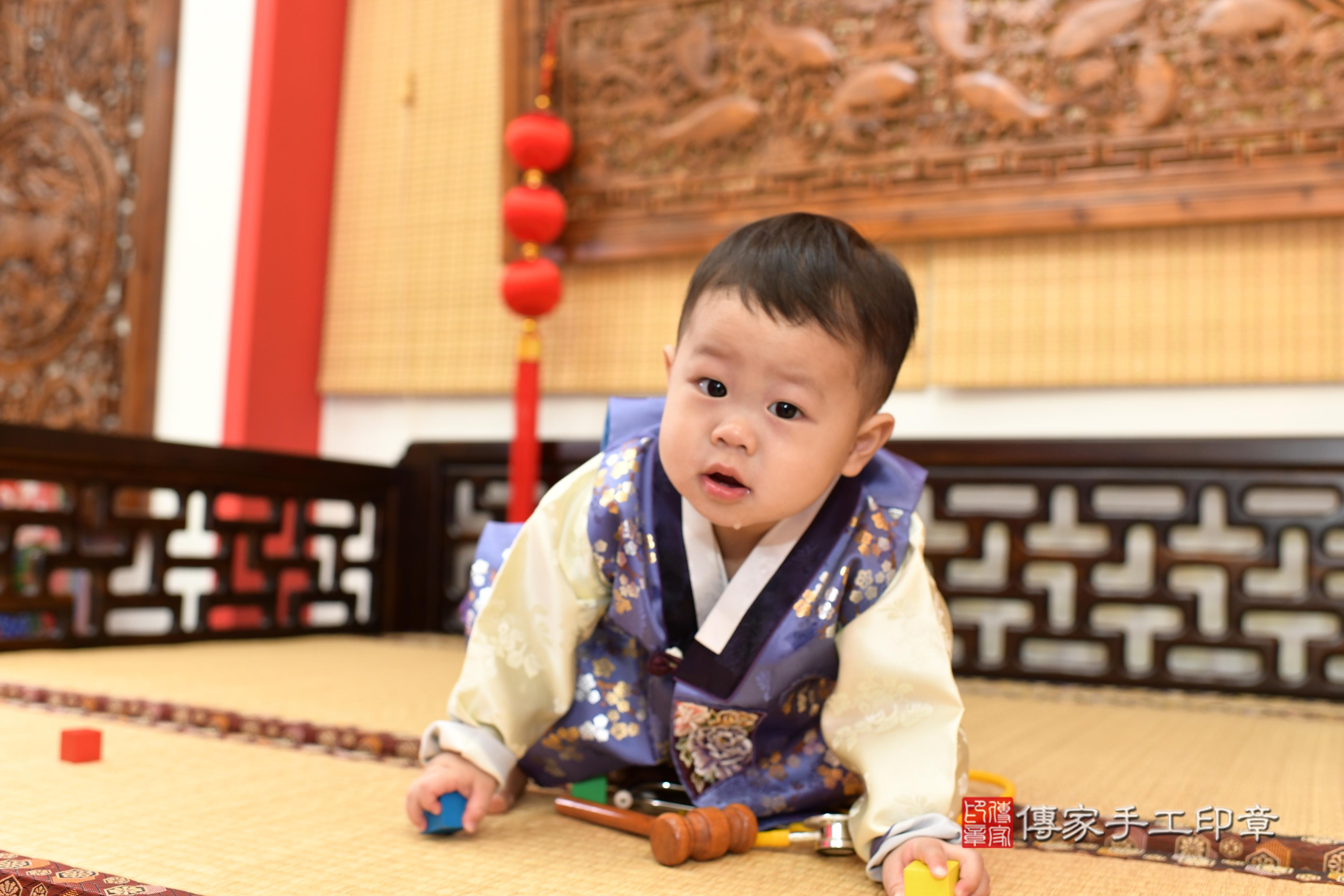 傳家手工印章台南店、抓周、度脺、中國風會場、傳家嬰兒古禮、吉祥話、抓周道具物品24種、拍照。抓周證書。寶寶抓周、滿周歲、生日快樂、祝福 傳家手工印章台南店、抓周、度脺、中國風會場、傳家嬰兒古禮、吉祥話、抓周道具物品24種、拍照。抓周證書。寶寶抓周、滿周歲、生日快樂、祝福