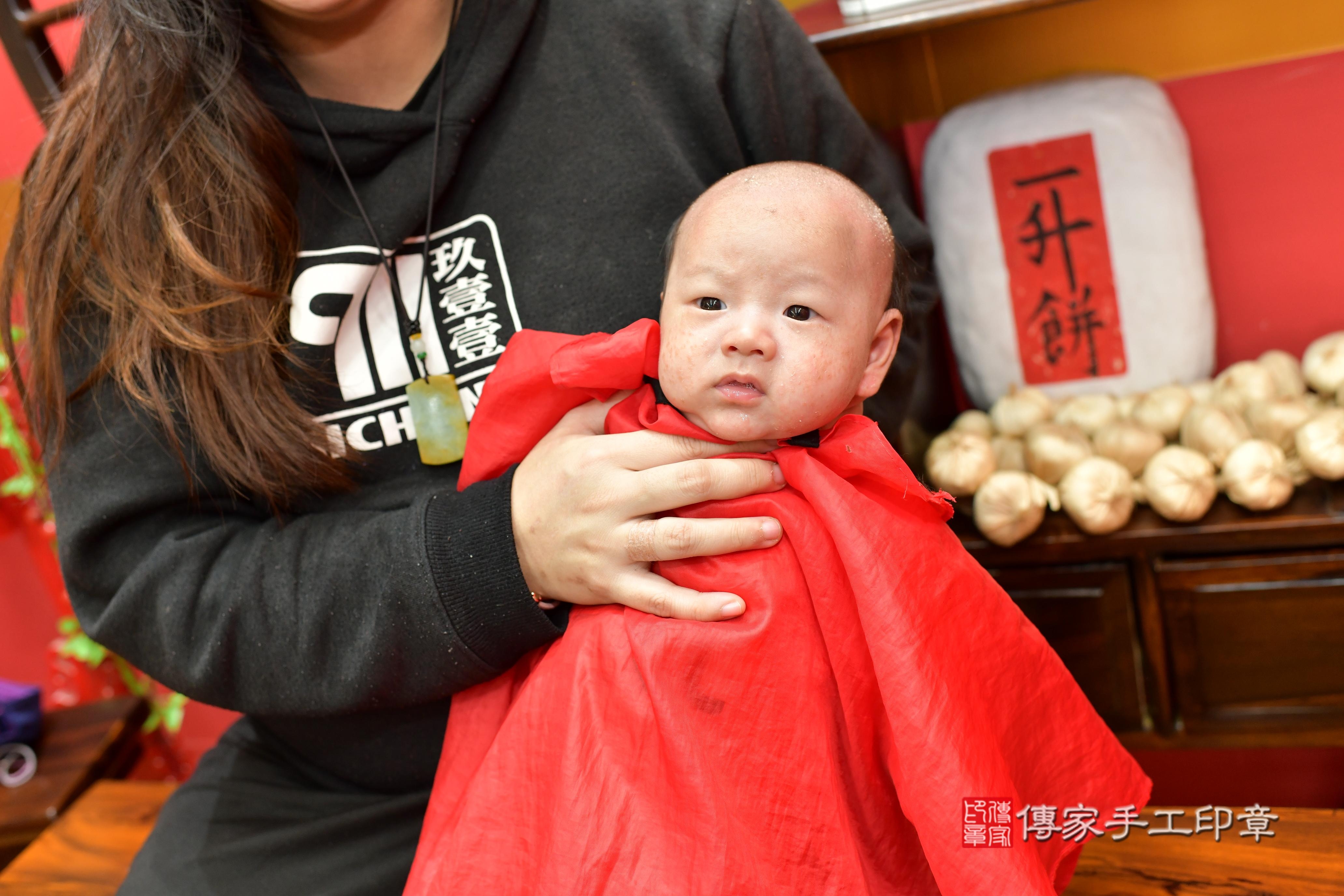 傳家手工印章桃園店、抓周、度脺、中國風會場、傳家嬰兒古禮、吉祥話、抓周道具物品24種、拍照。抓周證書。寶寶抓周、滿周歲、生日快樂、祝福