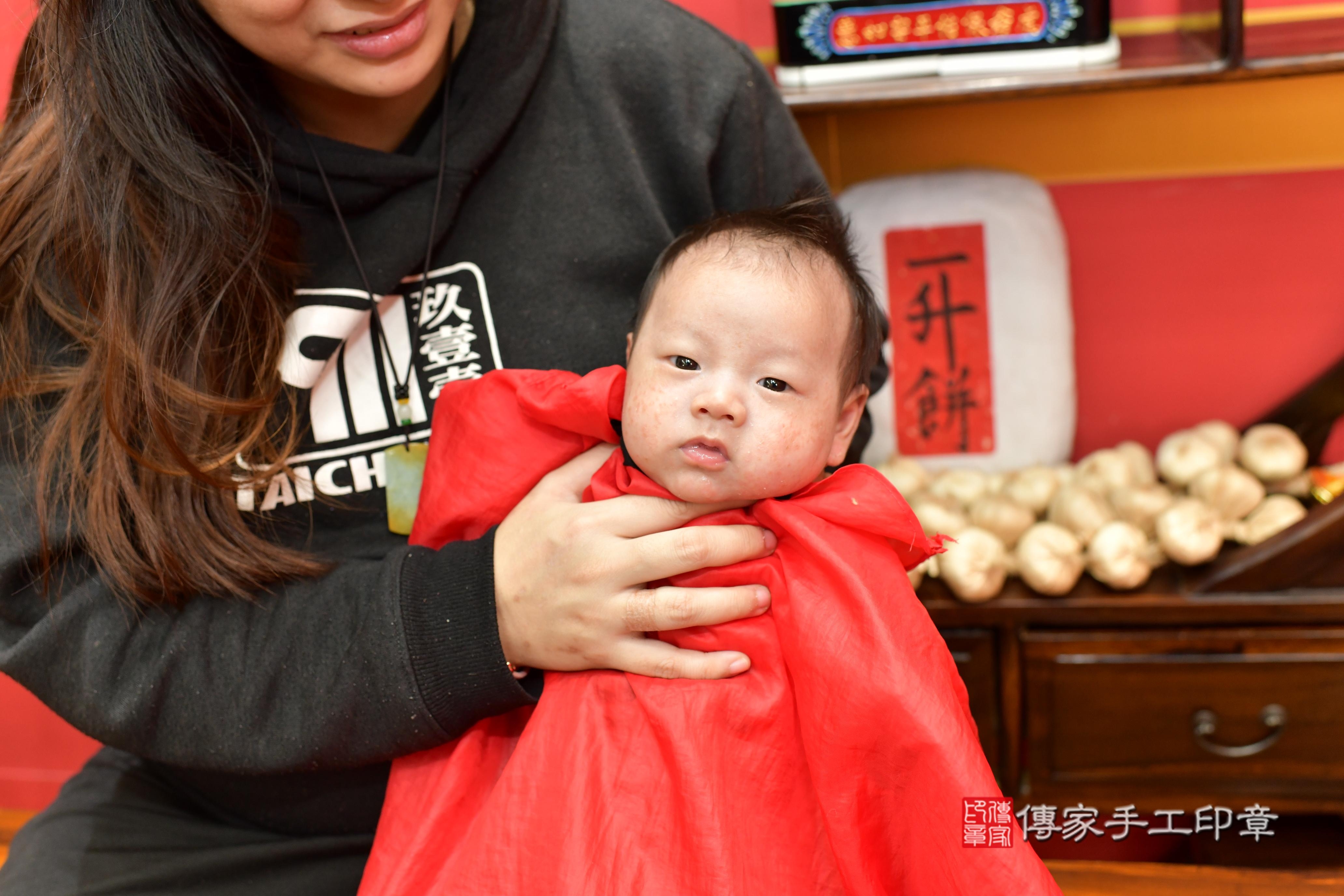 傳家手工印章桃園店、抓周、度脺、中國風會場、傳家嬰兒古禮、吉祥話、抓周道具物品24種、拍照。抓周證書。寶寶抓周、滿周歲、生日快樂、祝福