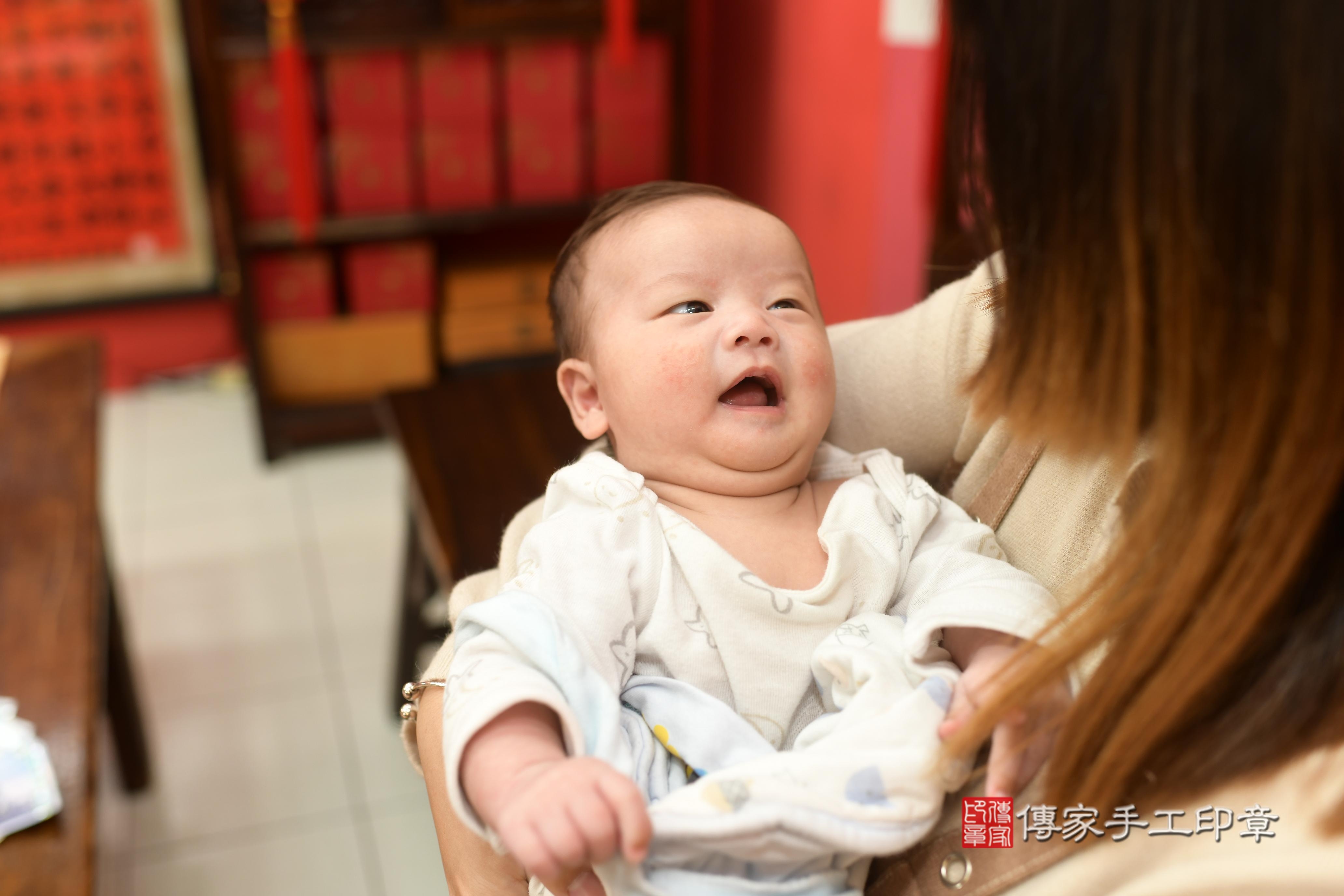 傳家手工印章高雄店、抓周、度脺、中國風會場、傳家嬰兒古禮、吉祥話、抓周道具物品24種、拍照。抓周證書。寶寶抓周、滿周歲、生日快樂、祝福