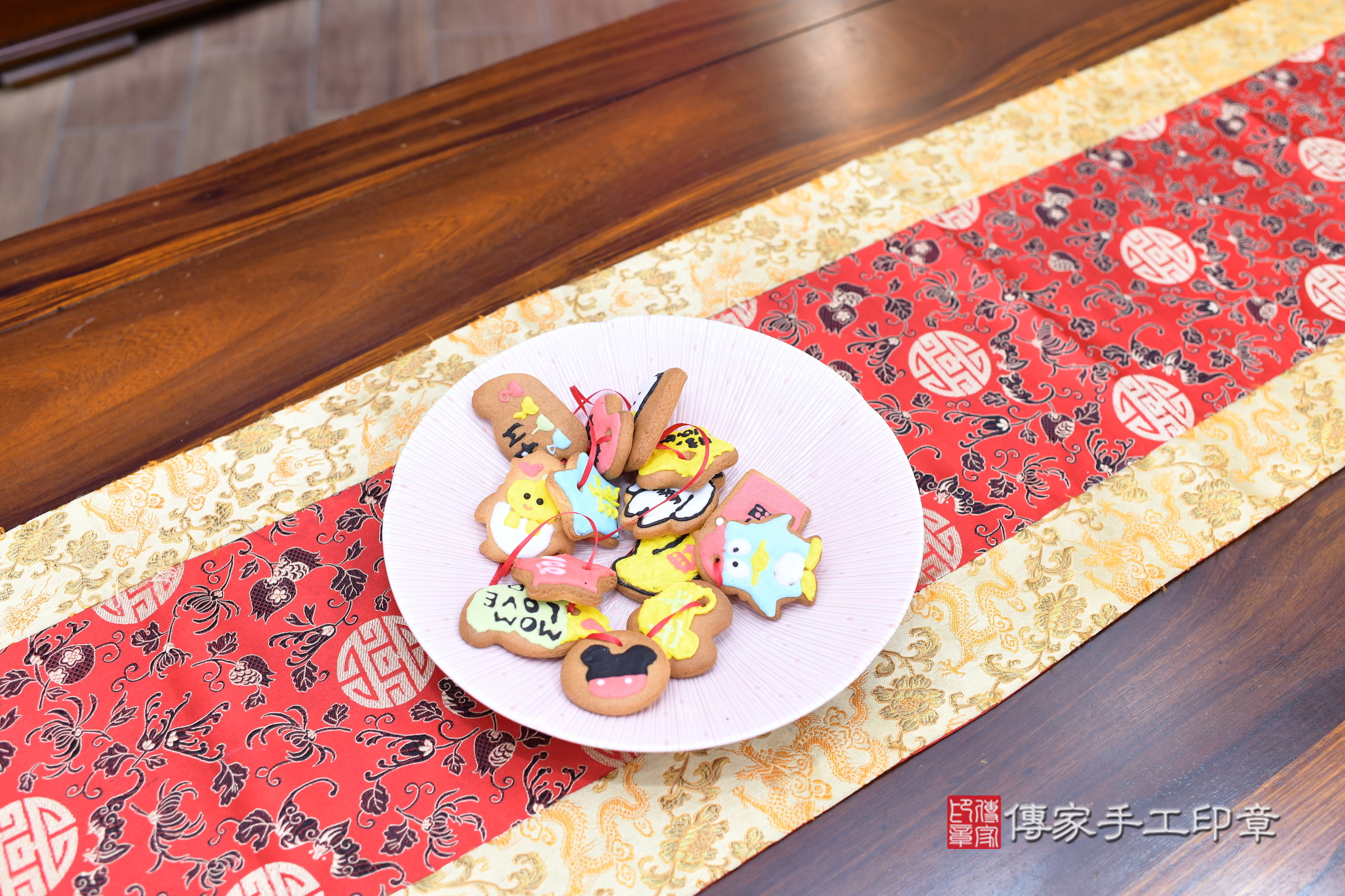 新北市永和區小信寶寶收涎推薦：傳家新北店收涎中國風會場，嬰兒古禮收涎收口水流程儀式、收涎吉祥話、收涎餅乾、收涎拍照。收涎證書。2025.2.6，照片6