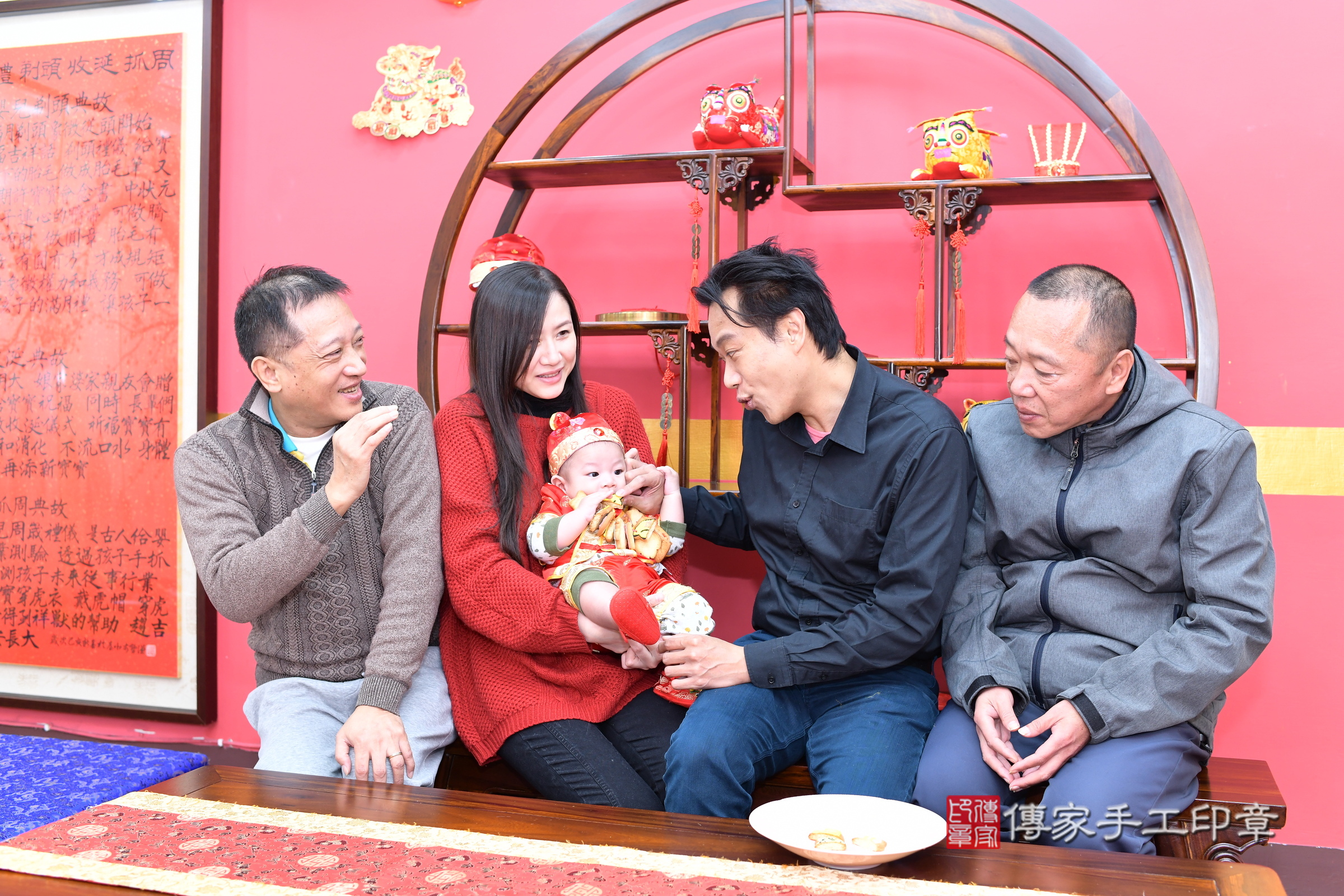 新北市永和區小信寶寶收涎推薦：傳家新北店收涎中國風會場，嬰兒古禮收涎收口水流程儀式、收涎吉祥話、收涎餅乾、收涎拍照。收涎證書。2025.2.6，照片14