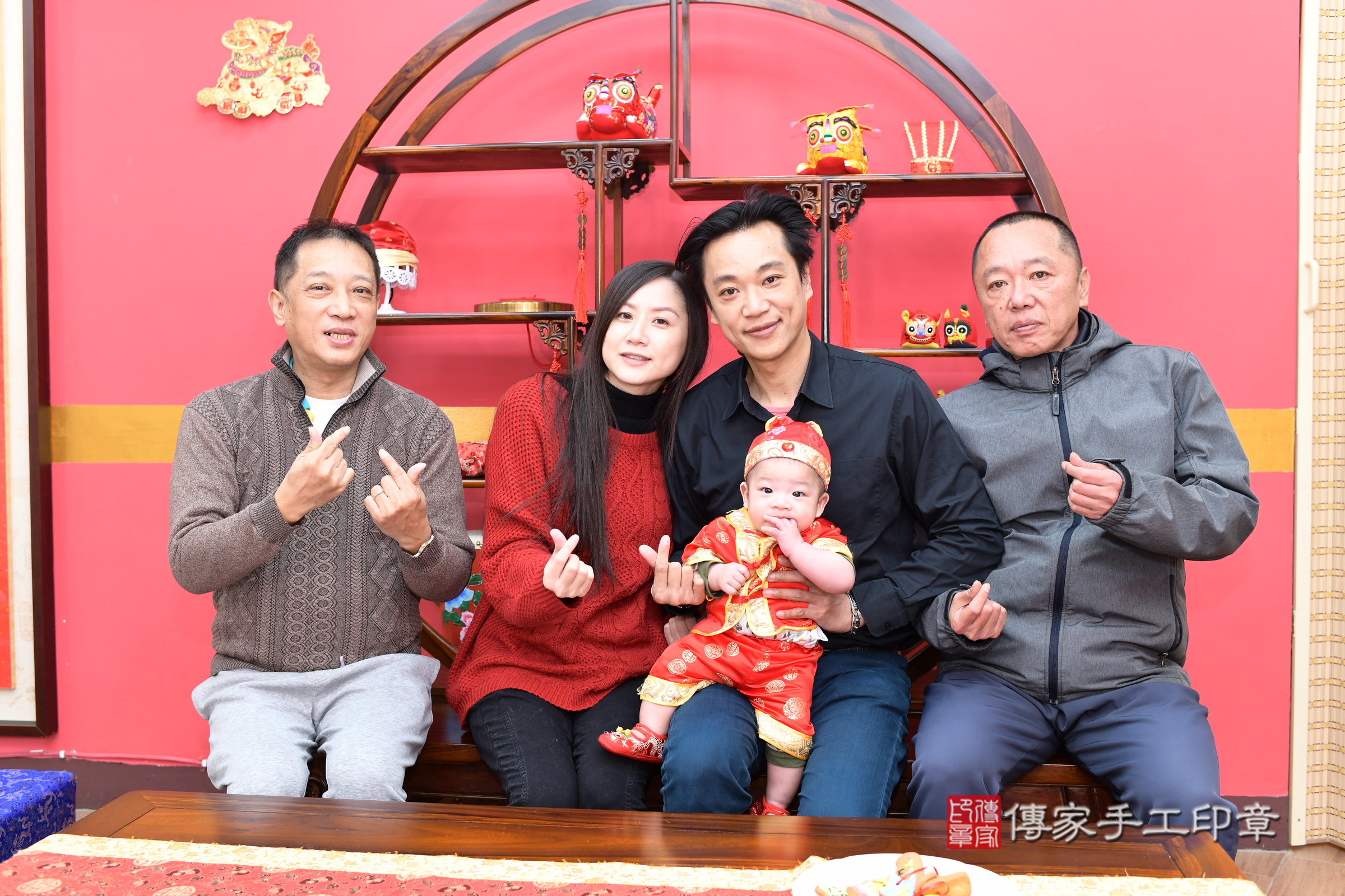 新北市永和區小信寶寶收涎推薦：傳家新北店收涎中國風會場，嬰兒古禮收涎收口水流程儀式、收涎吉祥話、收涎餅乾、收涎拍照。收涎證書。2025.2.6，照片7