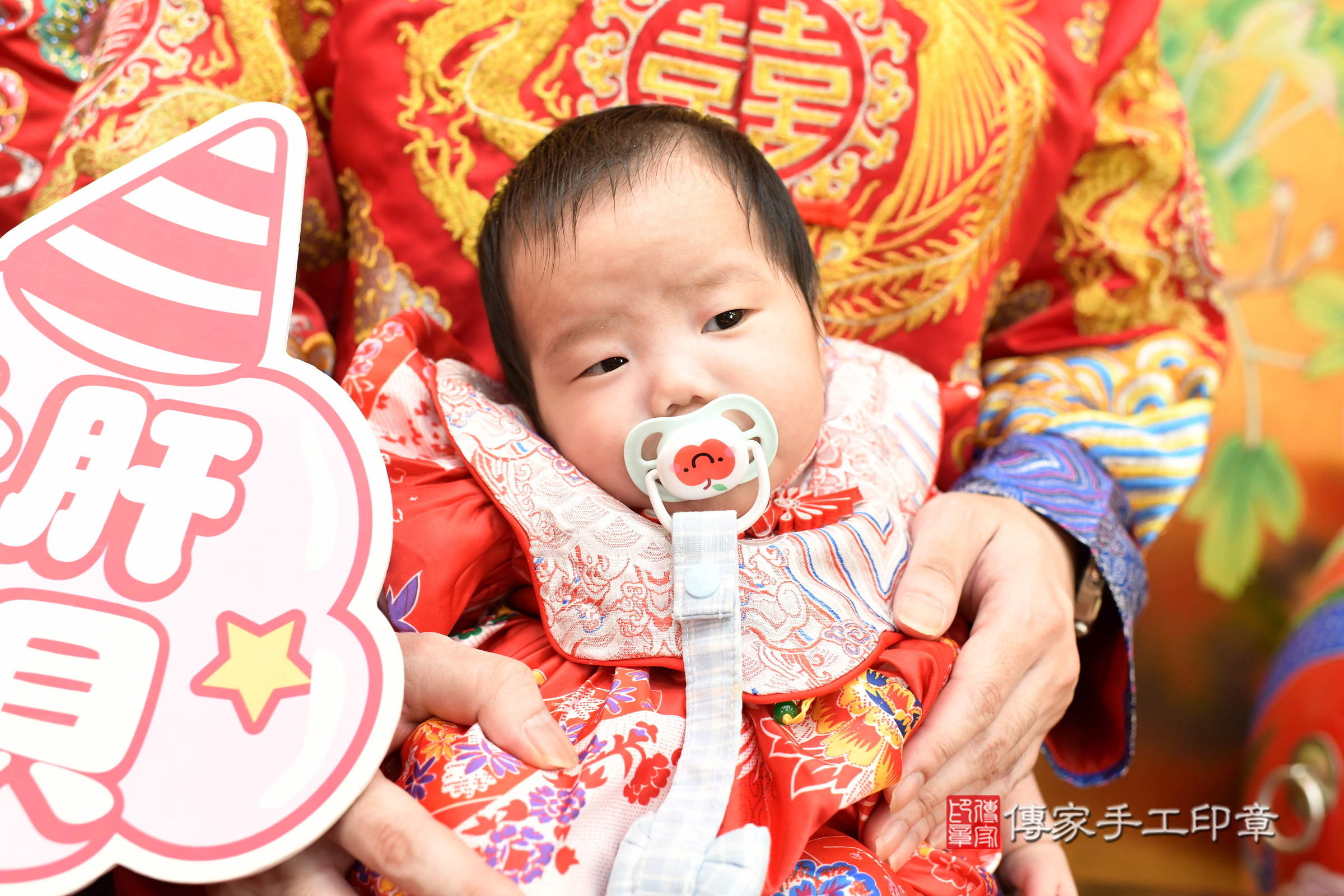 小昭寶寶和小瑤寶寶(台北市大同區嬰兒寶寶滿月剃頭理髮、嬰兒剃胎毛儀式吉祥話)。中國風會場，爸媽寶貝穿「日中韓」古裝禮服。專業拍照、證書。★購買「臍帶章、肚臍章、胎毛筆刷印章」贈送：剃頭、收涎、抓周，三選一。2025.2.6，照片7