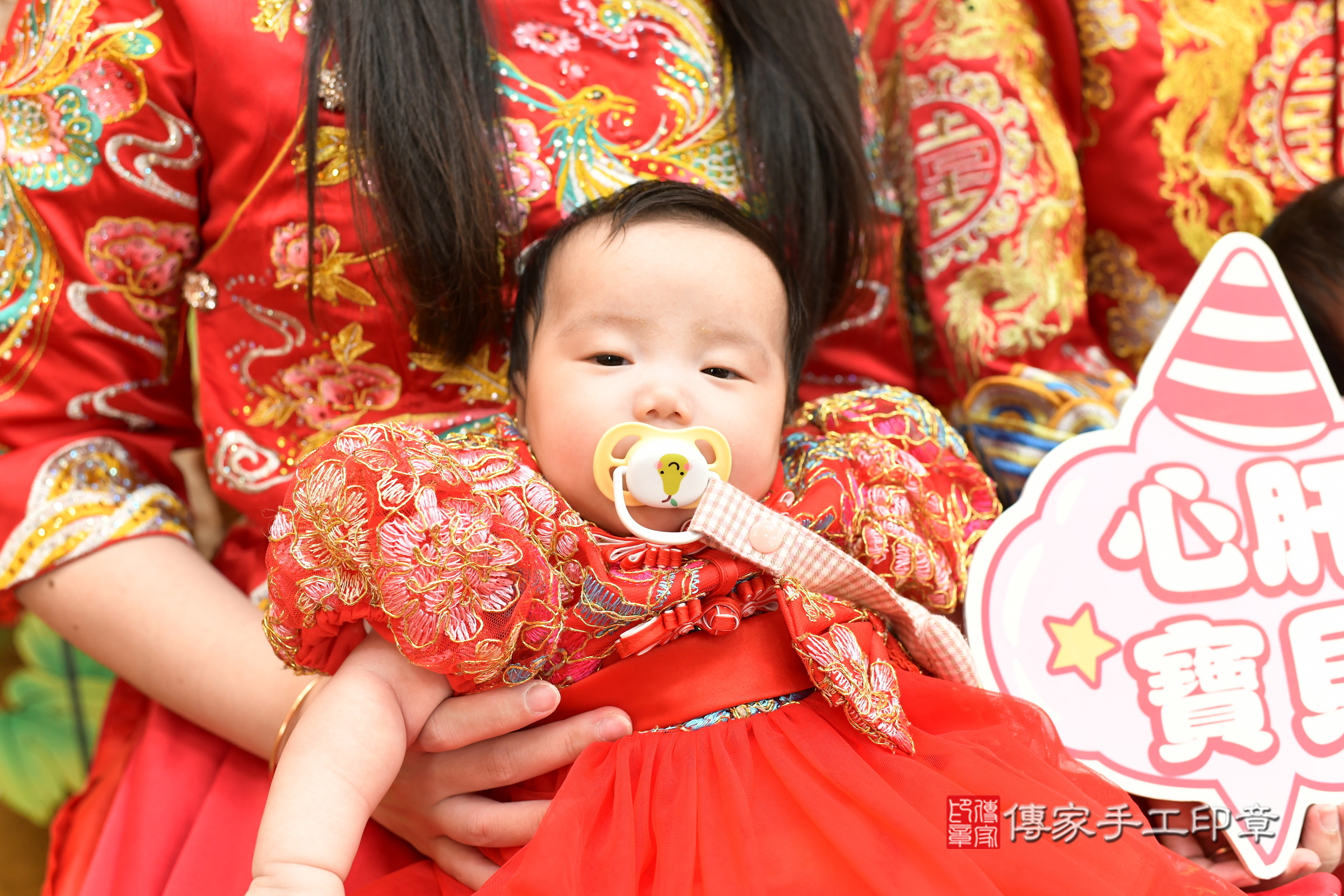 小昭寶寶和小瑤寶寶(台北市大同區嬰兒寶寶滿月剃頭理髮、嬰兒剃胎毛儀式吉祥話)。中國風會場，爸媽寶貝穿「日中韓」古裝禮服。專業拍照、證書。★購買「臍帶章、肚臍章、胎毛筆刷印章」贈送：剃頭、收涎、抓周，三選一。2025.2.6，照片6