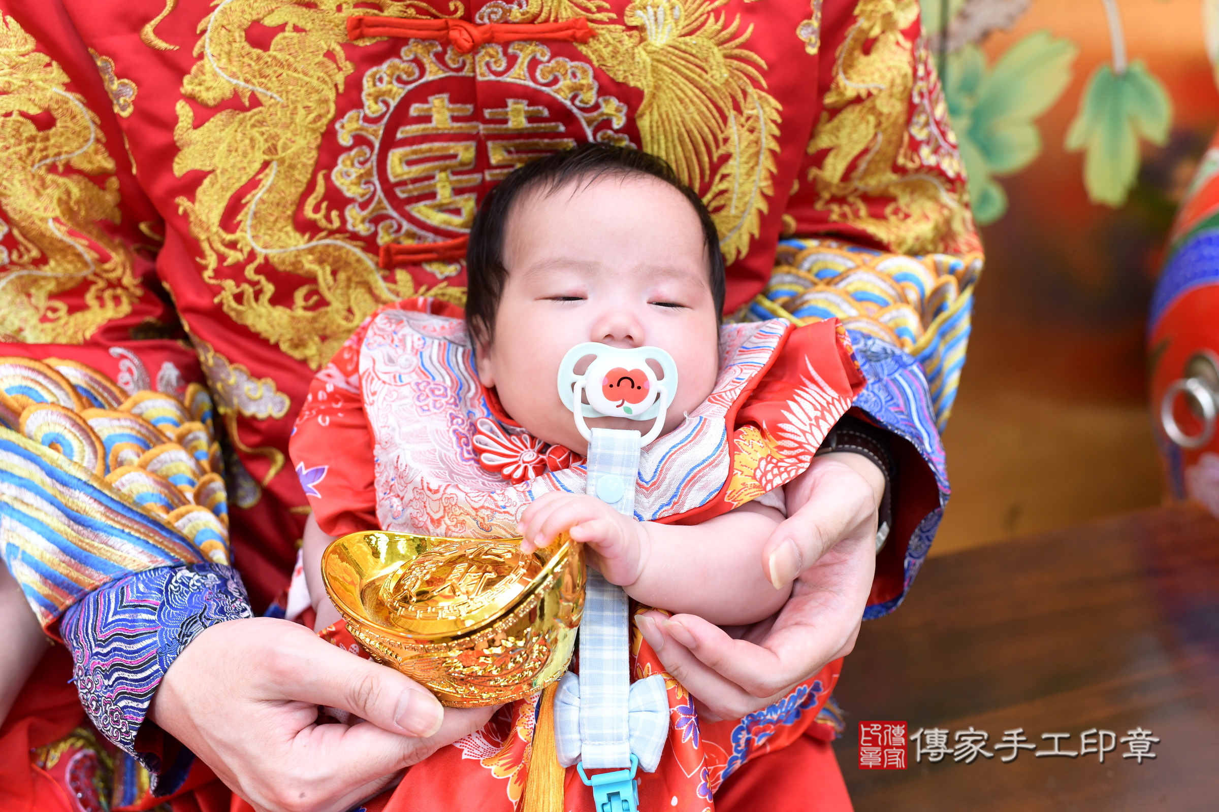 小昭寶寶和小瑤寶寶(台北市大同區嬰兒寶寶滿月剃頭理髮、嬰兒剃胎毛儀式吉祥話)。中國風會場，爸媽寶貝穿「日中韓」古裝禮服。專業拍照、證書。★購買「臍帶章、肚臍章、胎毛筆刷印章」贈送：剃頭、收涎、抓周，三選一。2025.2.6，照片17