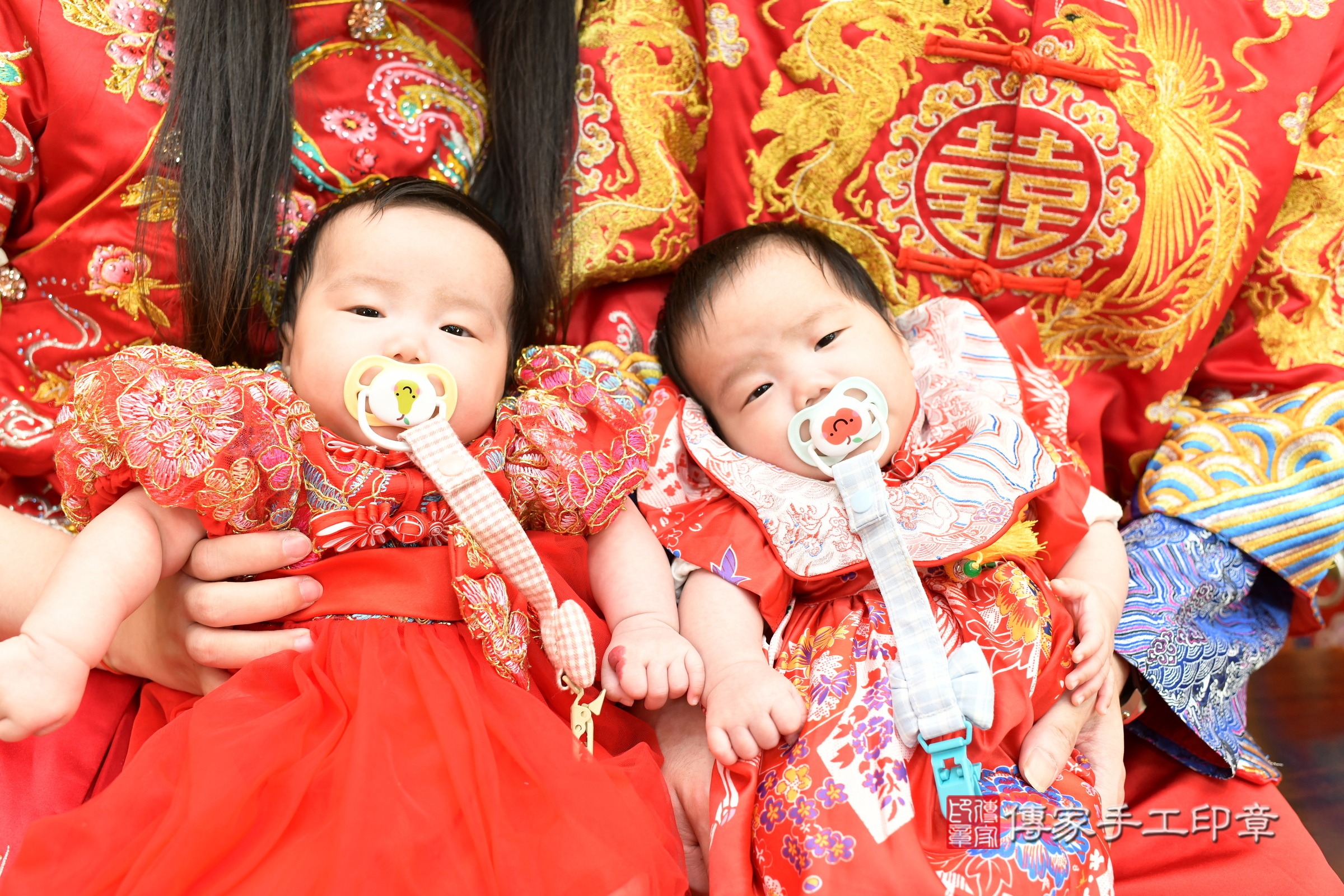 小昭寶寶和小瑤寶寶(台北市大同區嬰兒寶寶滿月剃頭理髮、嬰兒剃胎毛儀式吉祥話)。中國風會場，爸媽寶貝穿「日中韓」古裝禮服。專業拍照、證書。★購買「臍帶章、肚臍章、胎毛筆刷印章」贈送：剃頭、收涎、抓周，三選一。2025.2.6，照片5