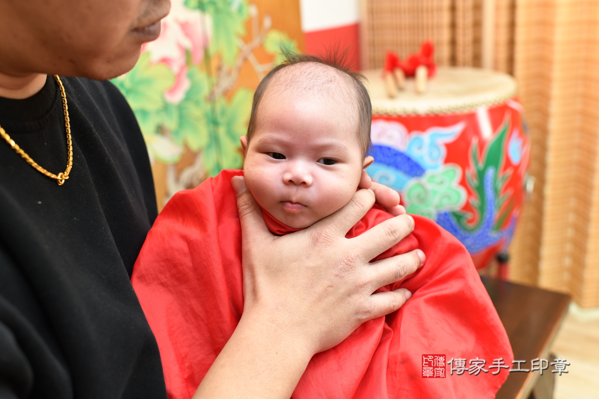 小宇寶寶(台北市大同區嬰兒寶寶滿月剃頭理髮、嬰兒剃胎毛儀式吉祥話)。中國風會場，爸媽寶貝穿「日中韓」古裝禮服。專業拍照、證書。★購買「臍帶章、肚臍章、胎毛筆刷印章」贈送：剃頭、收涎、抓周，三選一。2025.2.2，照片21