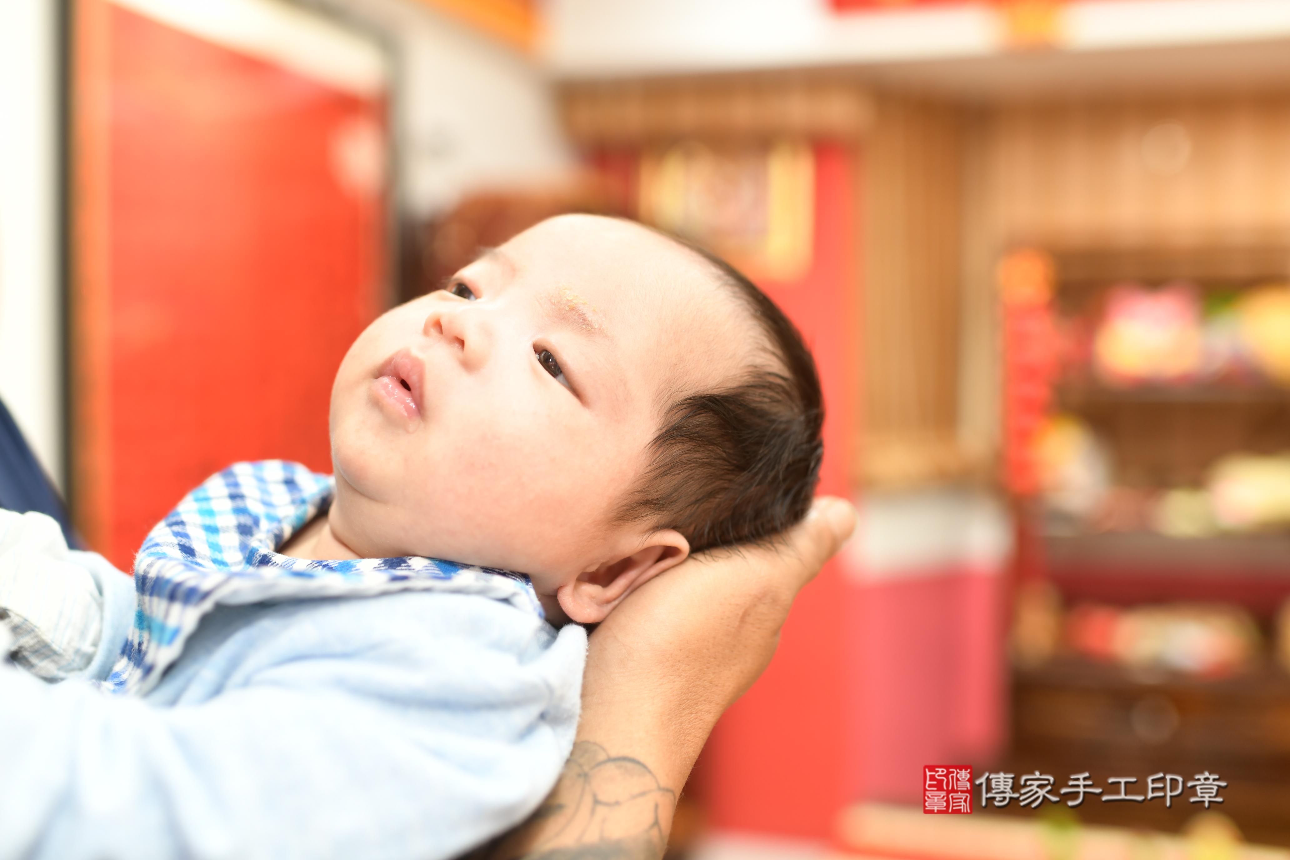 傳家手工印章高雄店、抓周、度脺、中國風會場、傳家嬰兒古禮、吉祥話、抓周道具物品24種、拍照。抓周證書。寶寶抓周、滿周歲、生日快樂、祝福