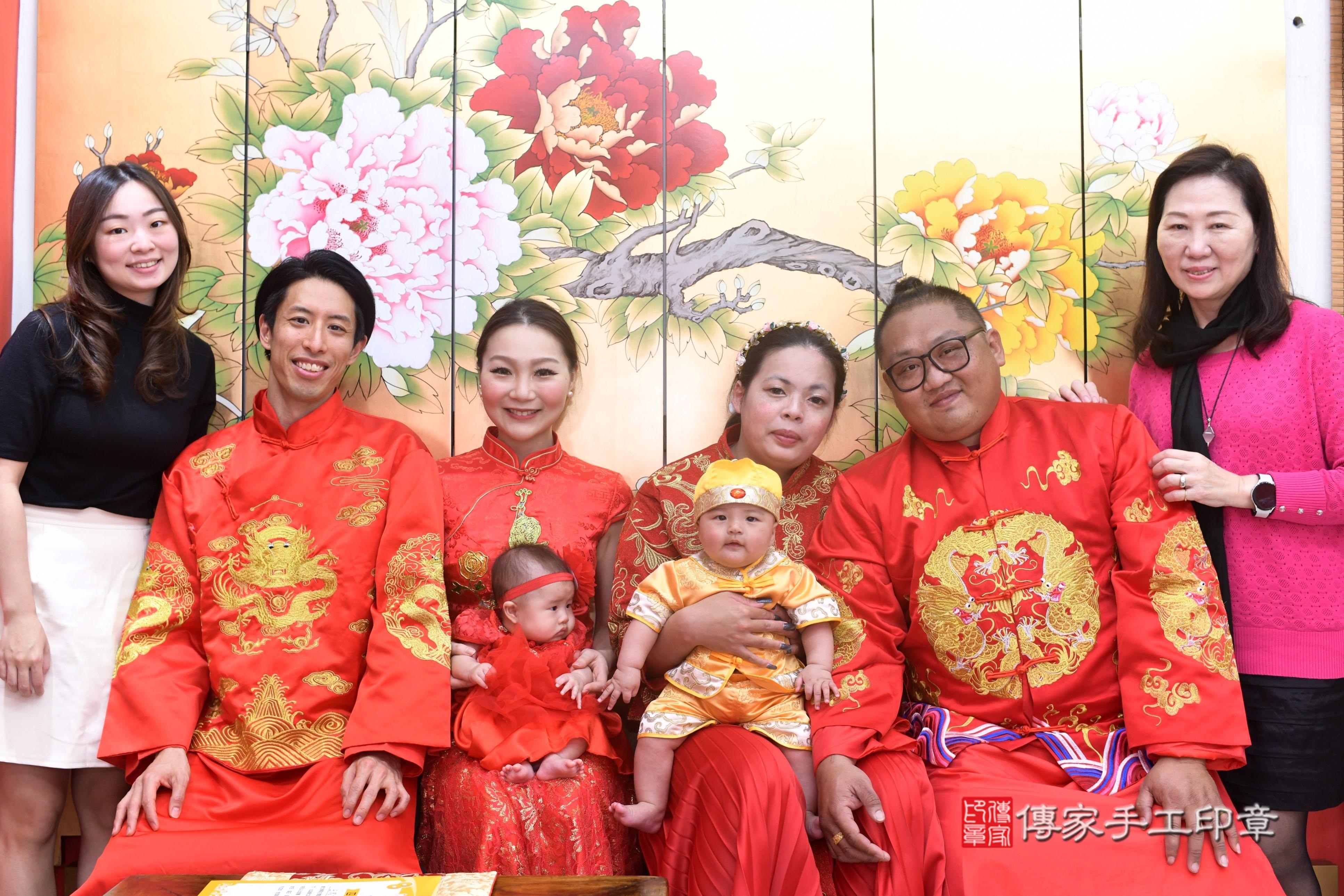 傳家手工印章高雄店、抓周、度脺、中國風會場、傳家嬰兒古禮、吉祥話、抓周道具物品24種、拍照。抓周證書。寶寶抓周、滿周歲、生日快樂、祝福 傳家手工印章高雄店、抓周、度脺、中國風會場、傳家嬰兒古禮、吉祥話、抓周道具物品24種、拍照。抓周證書。寶寶抓周、滿周歲、生日快樂、祝福