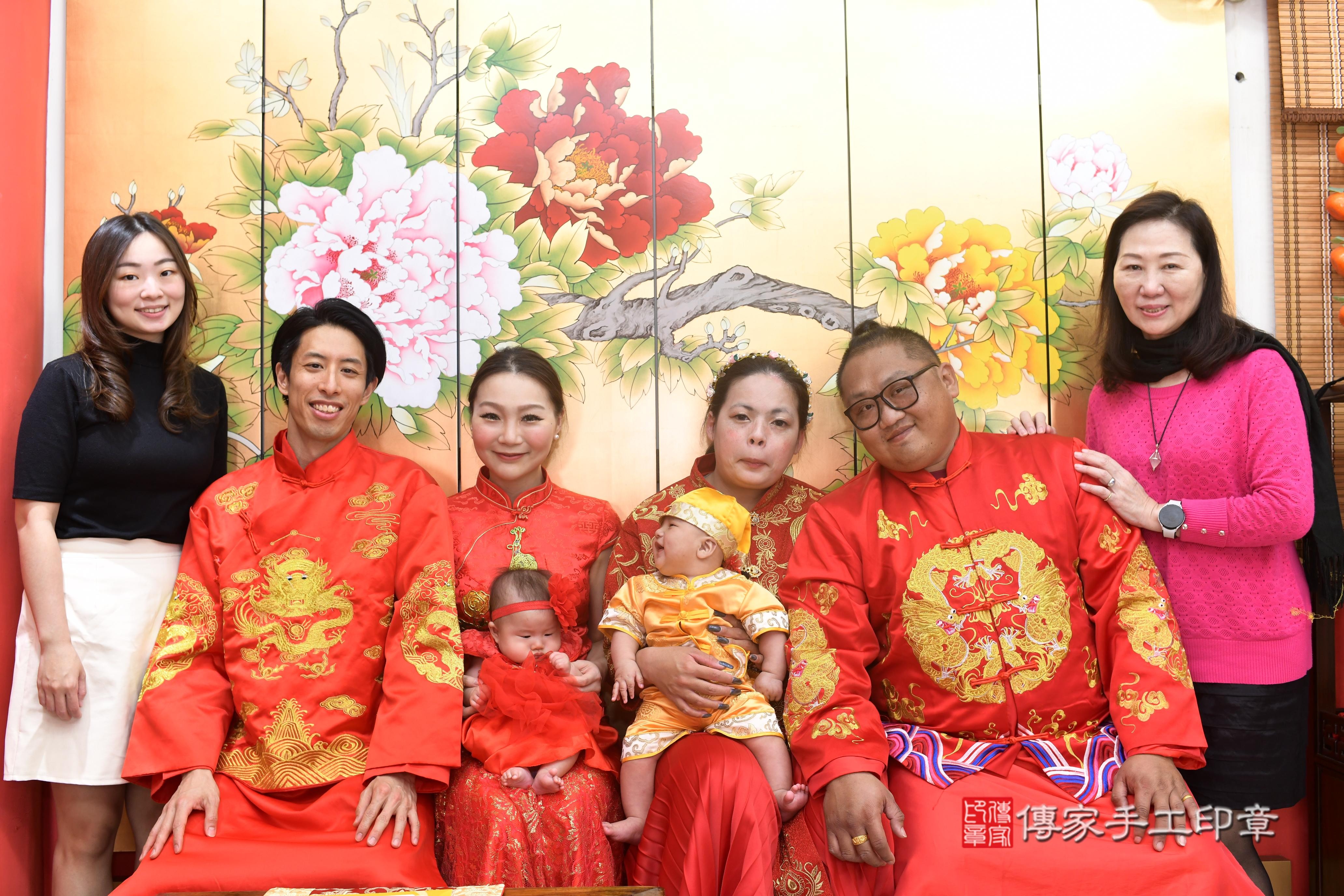 傳家手工印章高雄店、抓周、度脺、中國風會場、傳家嬰兒古禮、吉祥話、抓周道具物品24種、拍照。抓周證書。寶寶抓周、滿周歲、生日快樂、祝福 傳家手工印章高雄店、抓周、度脺、中國風會場、傳家嬰兒古禮、吉祥話、抓周道具物品24種、拍照。抓周證書。寶寶抓周、滿周歲、生日快樂、祝福