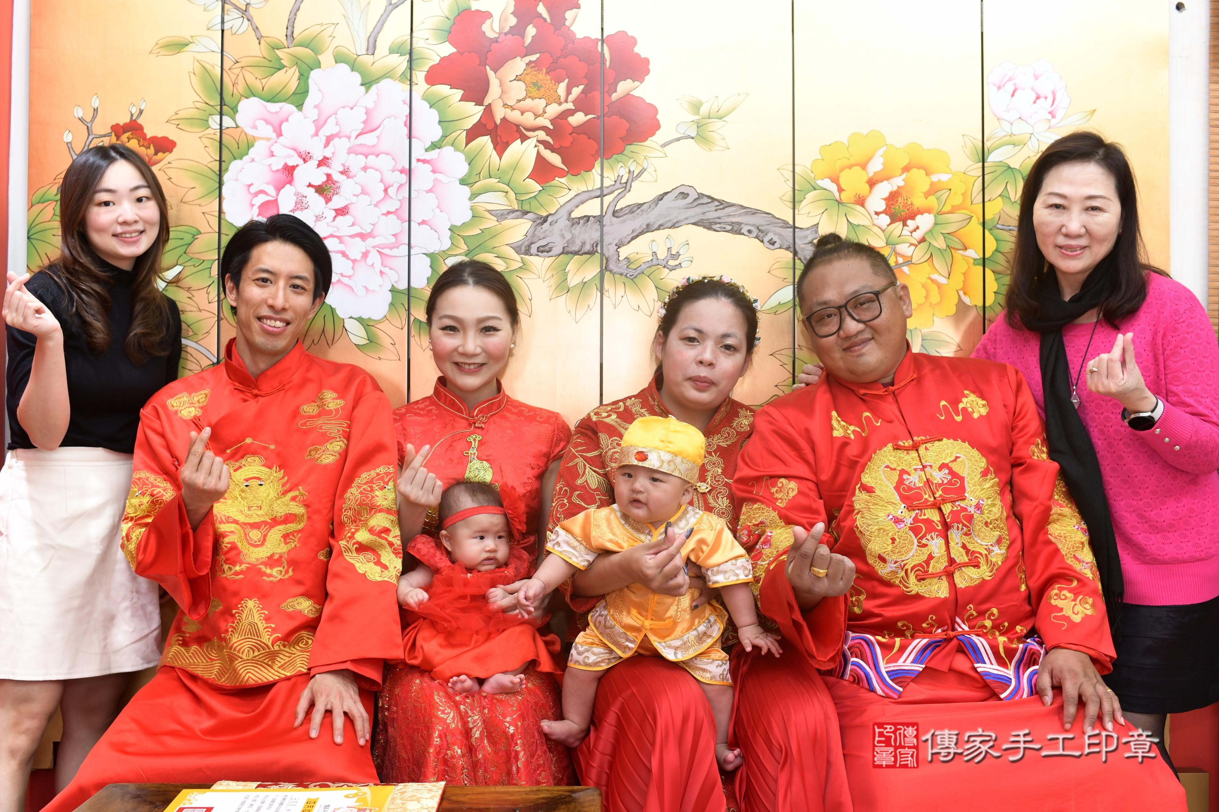 傳家手工印章高雄店、抓周、度脺、中國風會場、傳家嬰兒古禮、吉祥話、抓周道具物品24種、拍照。抓周證書。寶寶抓周、滿周歲、生日快樂、祝福 傳家手工印章高雄店、抓周、度脺、中國風會場、傳家嬰兒古禮、吉祥話、抓周道具物品24種、拍照。抓周證書。寶寶抓周、滿周歲、生日快樂、祝福