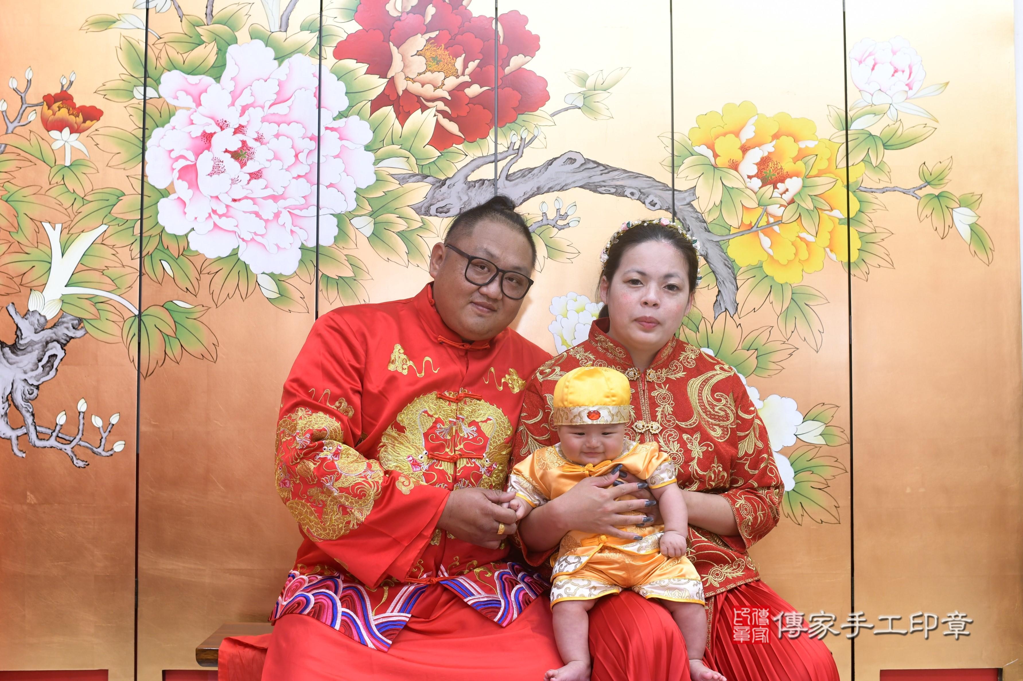 傳家手工印章高雄店、抓周、度脺、中國風會場、傳家嬰兒古禮、吉祥話、抓周道具物品24種、拍照。抓周證書。寶寶抓周、滿周歲、生日快樂、祝福 傳家手工印章高雄店、抓周、度脺、中國風會場、傳家嬰兒古禮、吉祥話、抓周道具物品24種、拍照。抓周證書。寶寶抓周、滿周歲、生日快樂、祝福