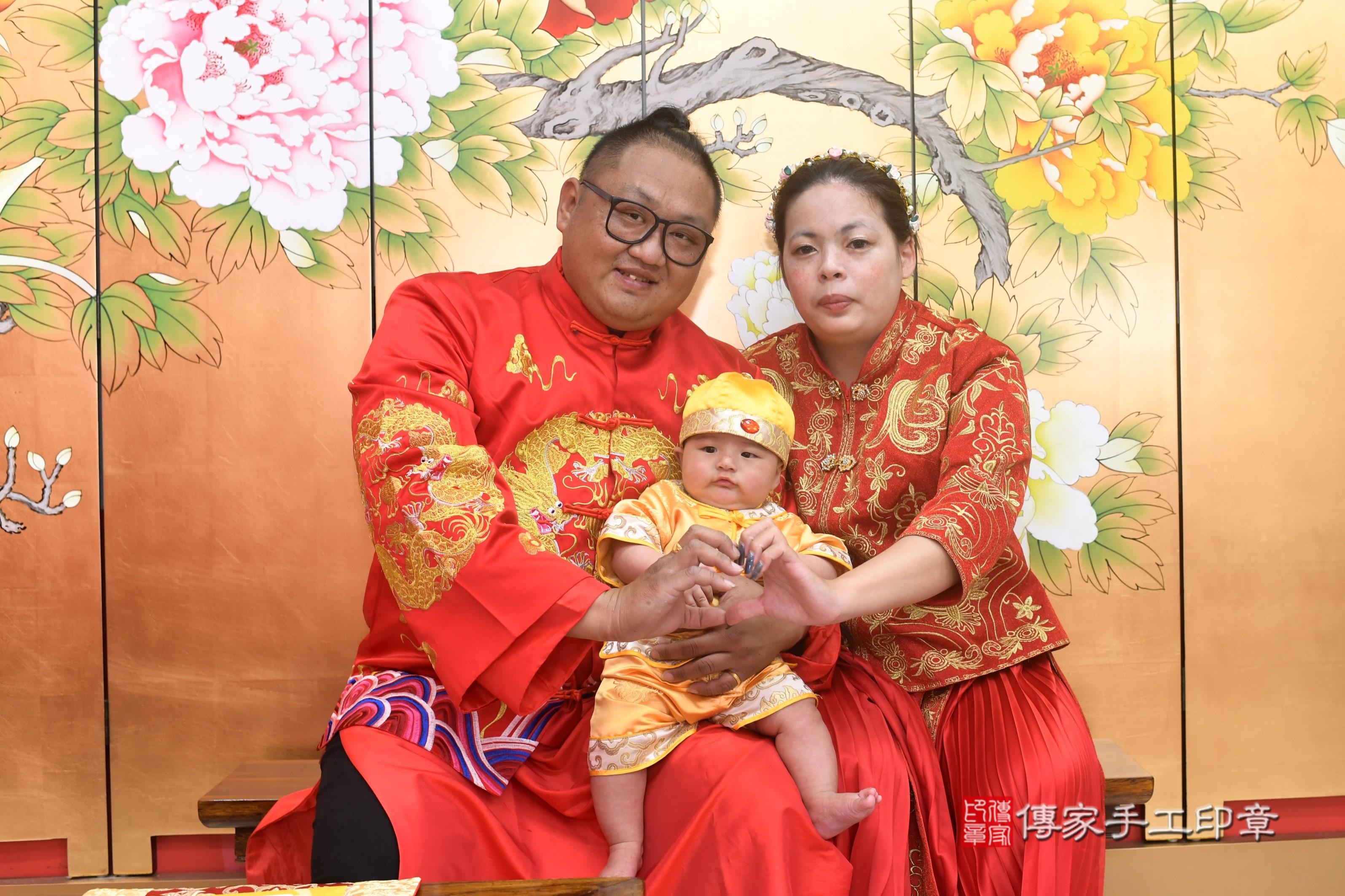 傳家手工印章高雄店、抓周、度脺、中國風會場、傳家嬰兒古禮、吉祥話、抓周道具物品24種、拍照。抓周證書。寶寶抓周、滿周歲、生日快樂、祝福 傳家手工印章高雄店、抓周、度脺、中國風會場、傳家嬰兒古禮、吉祥話、抓周道具物品24種、拍照。抓周證書。寶寶抓周、滿周歲、生日快樂、祝福