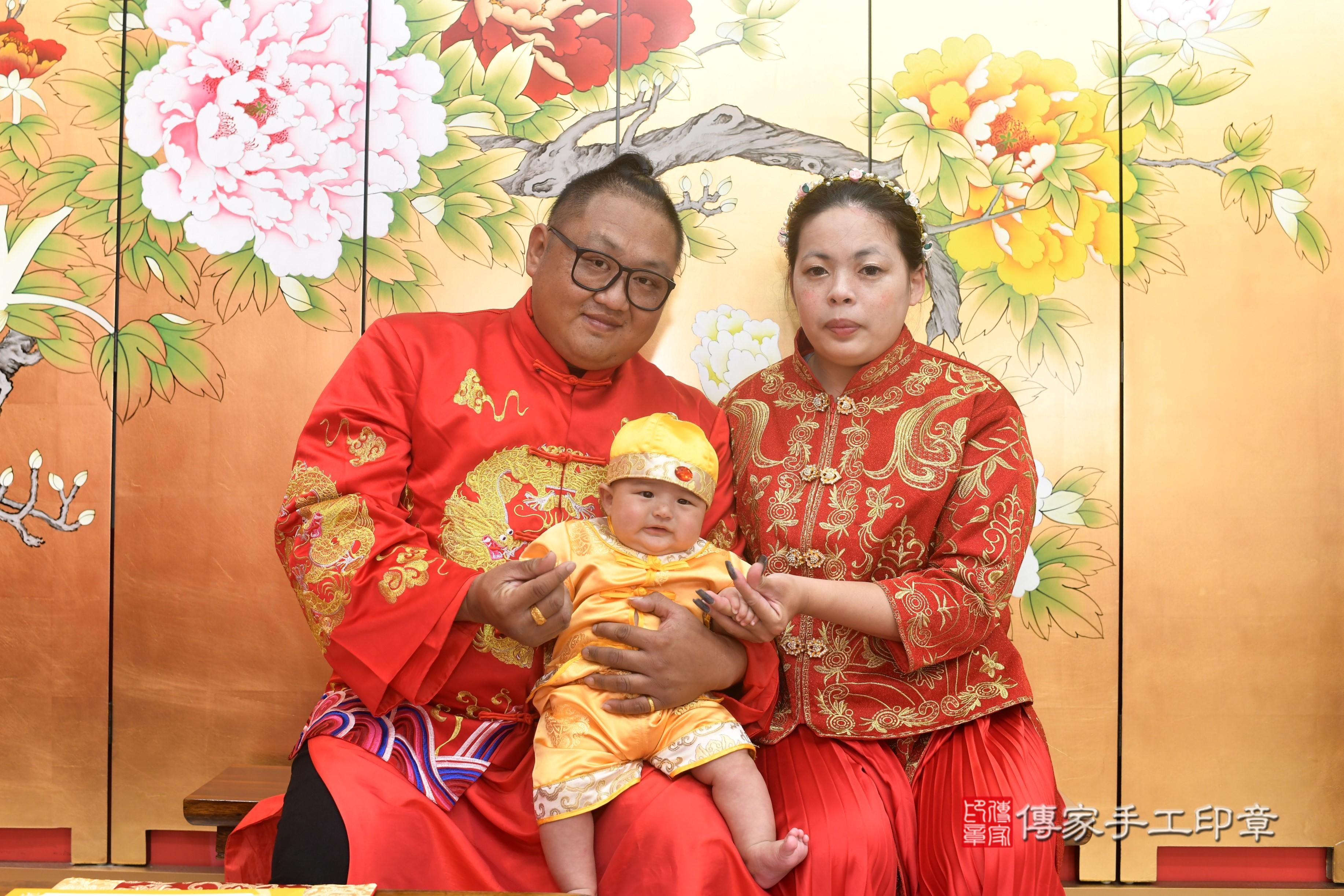 傳家手工印章高雄店、抓周、度脺、中國風會場、傳家嬰兒古禮、吉祥話、抓周道具物品24種、拍照。抓周證書。寶寶抓周、滿周歲、生日快樂、祝福 傳家手工印章高雄店、抓周、度脺、中國風會場、傳家嬰兒古禮、吉祥話、抓周道具物品24種、拍照。抓周證書。寶寶抓周、滿周歲、生日快樂、祝福