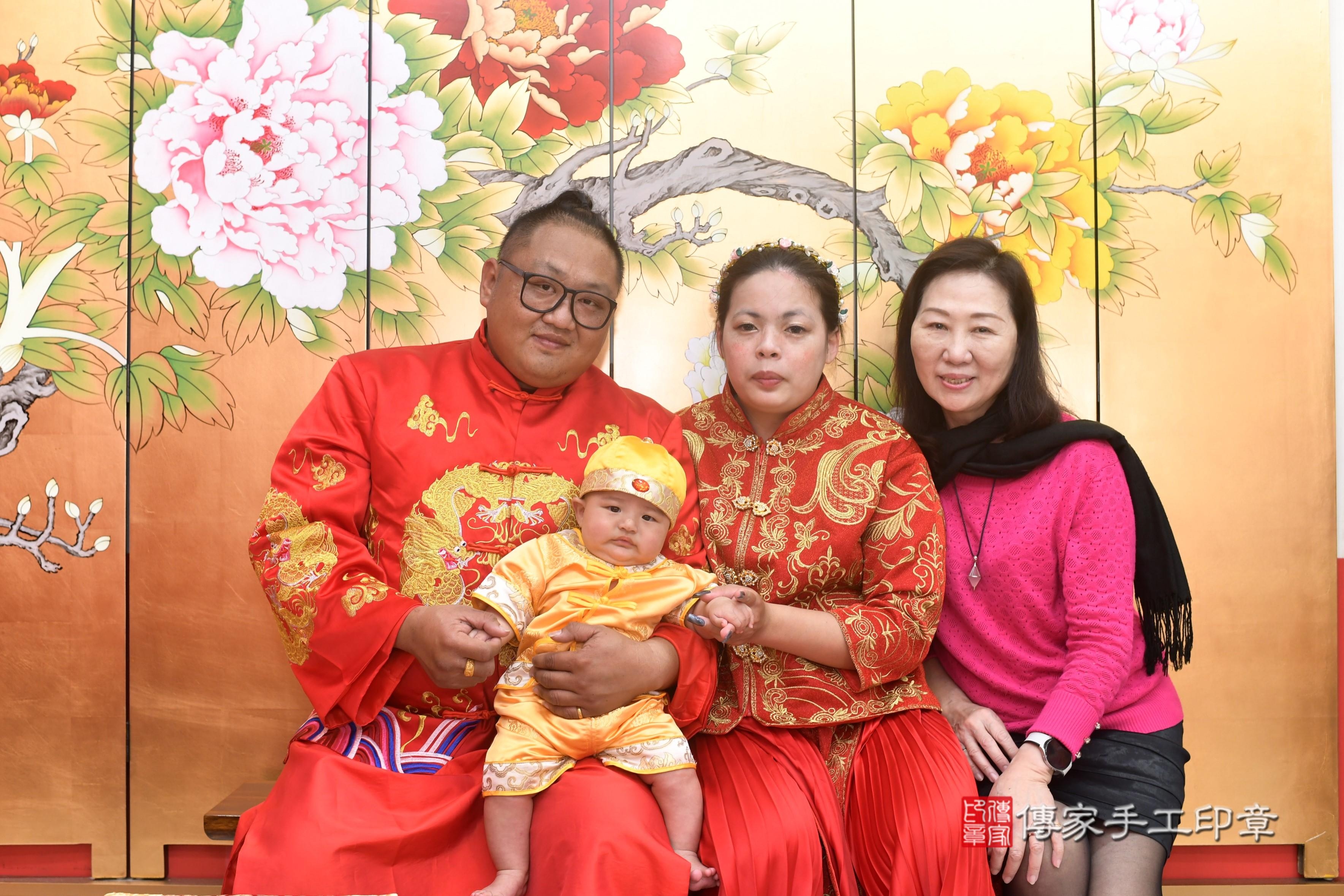 傳家手工印章高雄店、抓周、度脺、中國風會場、傳家嬰兒古禮、吉祥話、抓周道具物品24種、拍照。抓周證書。寶寶抓周、滿周歲、生日快樂、祝福 傳家手工印章高雄店、抓周、度脺、中國風會場、傳家嬰兒古禮、吉祥話、抓周道具物品24種、拍照。抓周證書。寶寶抓周、滿周歲、生日快樂、祝福